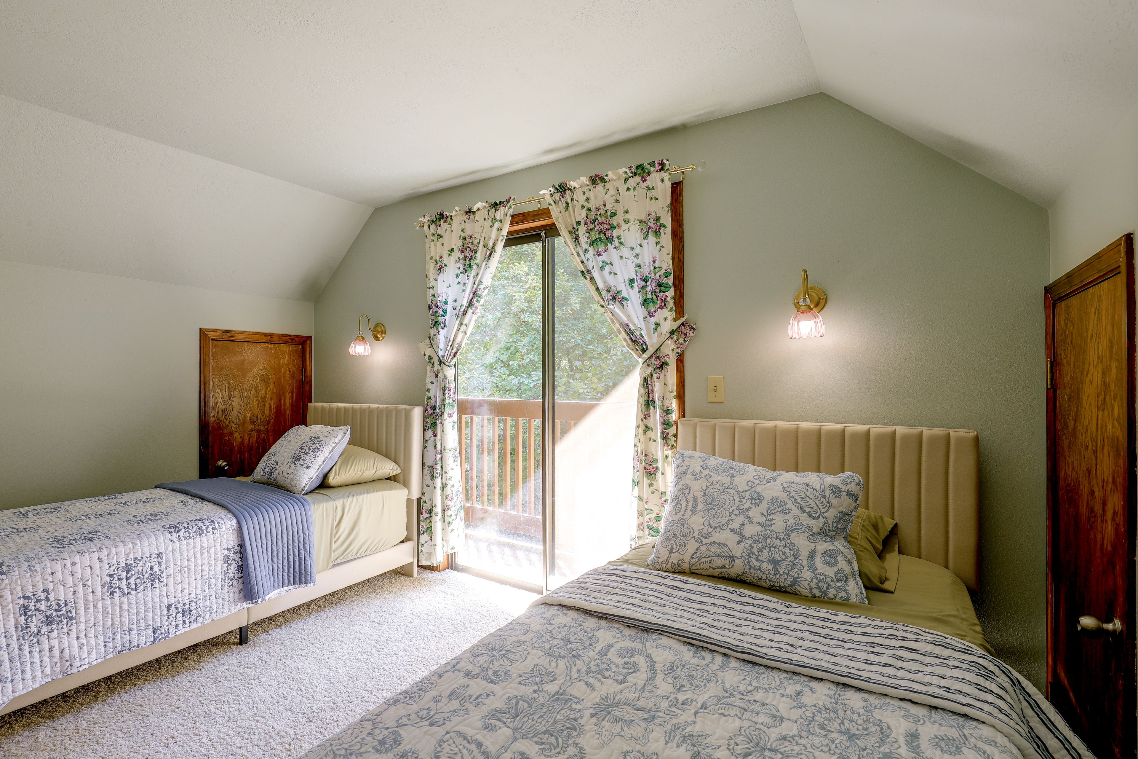 Bedroom | 2 Twin Beds | 2nd Floor