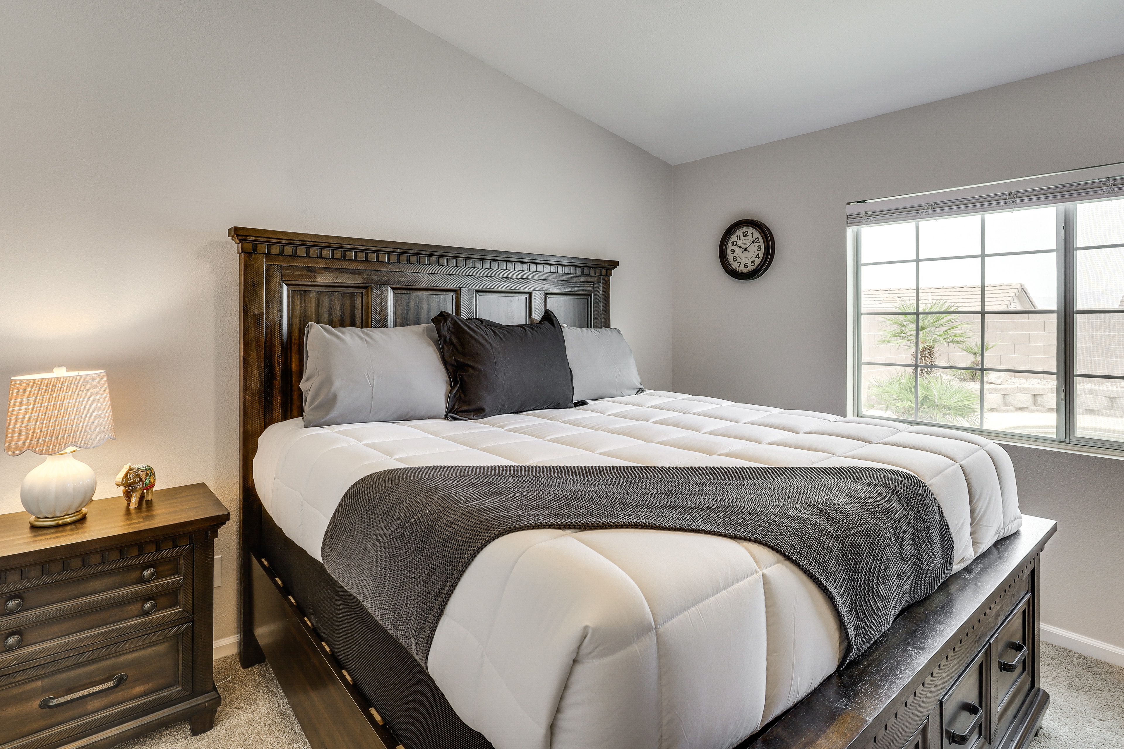 Bedroom 1 | Queen Bed