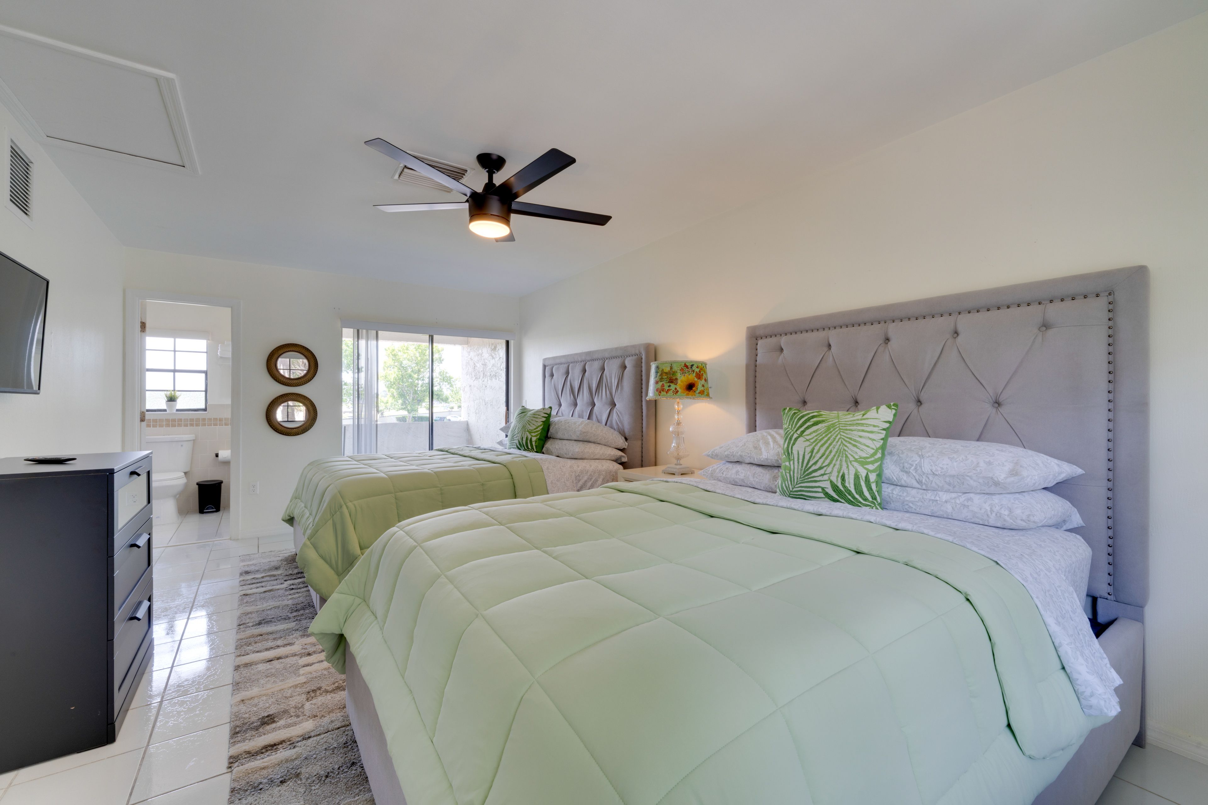 Bedroom | 2 Queen Beds