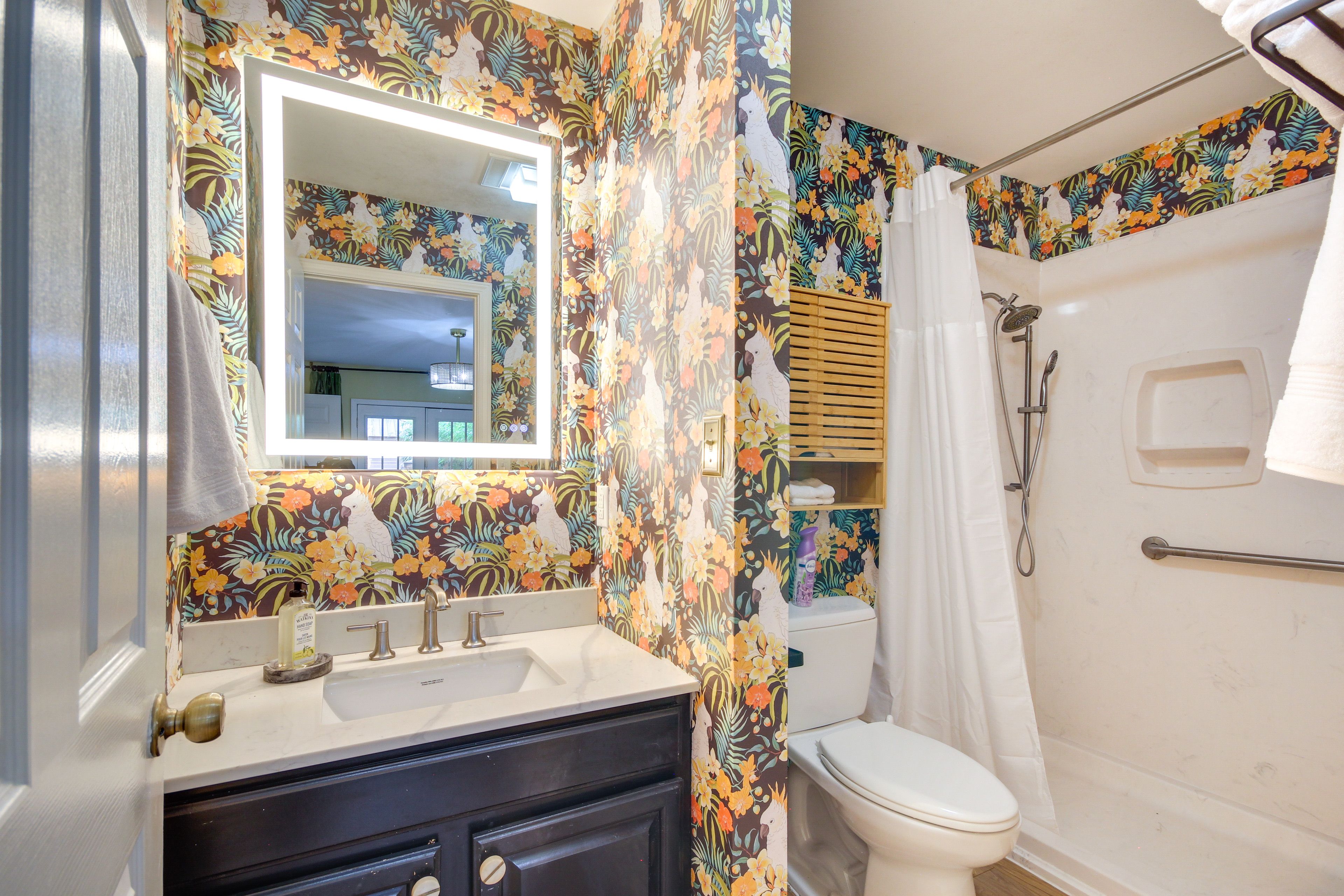 Deja View A | Full Bathroom