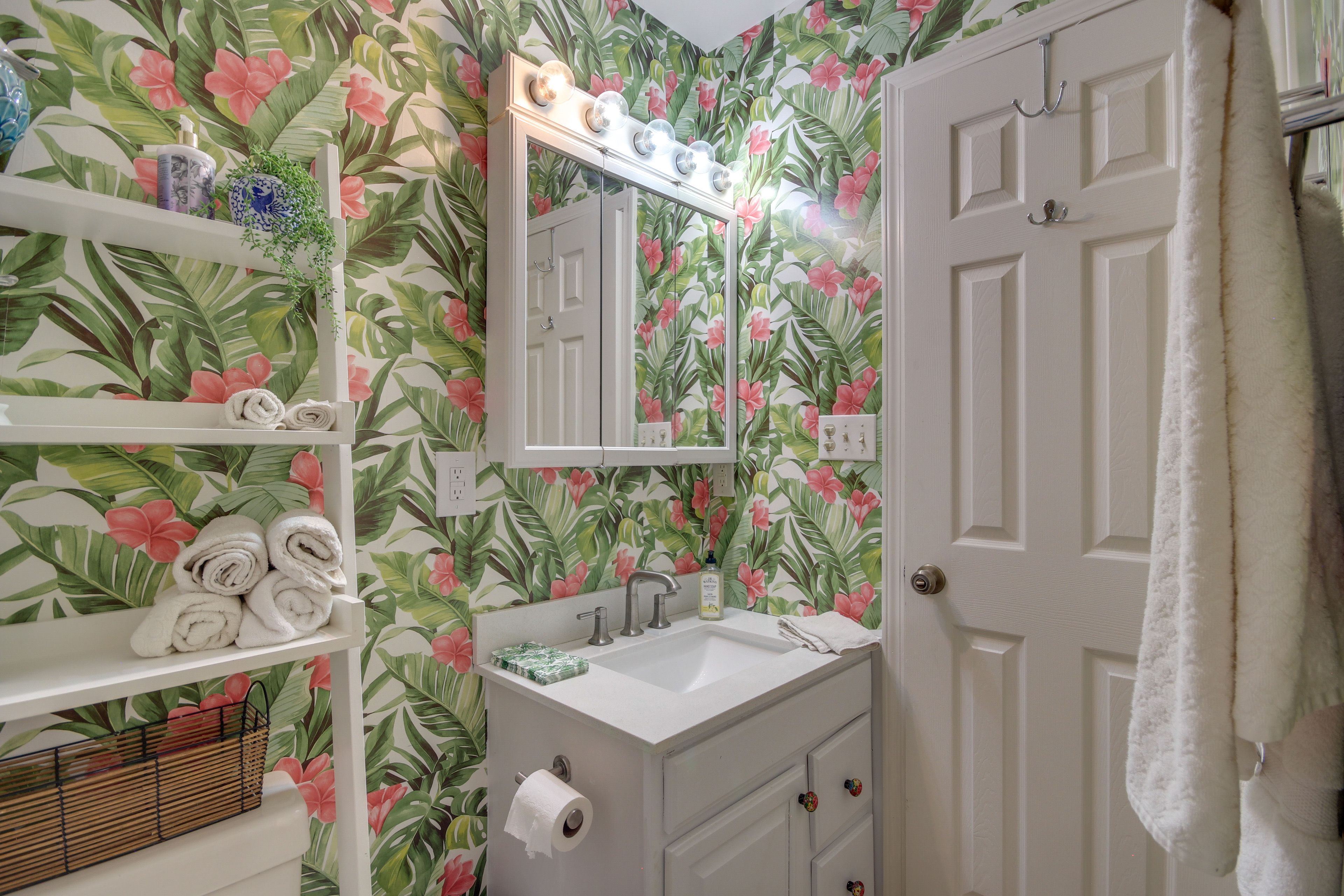Deja View A | Full Bathroom