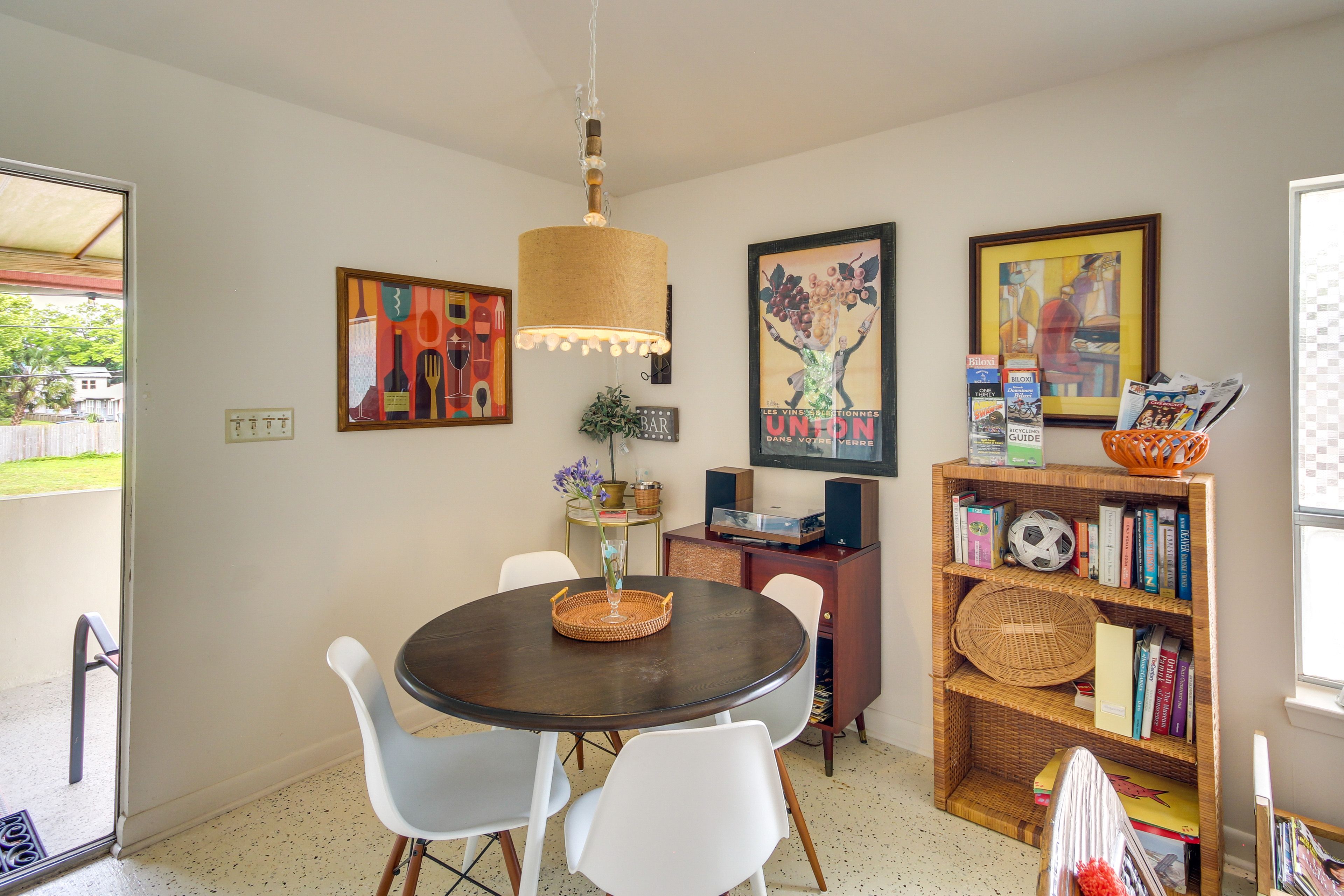 Deja View B | Dining Area