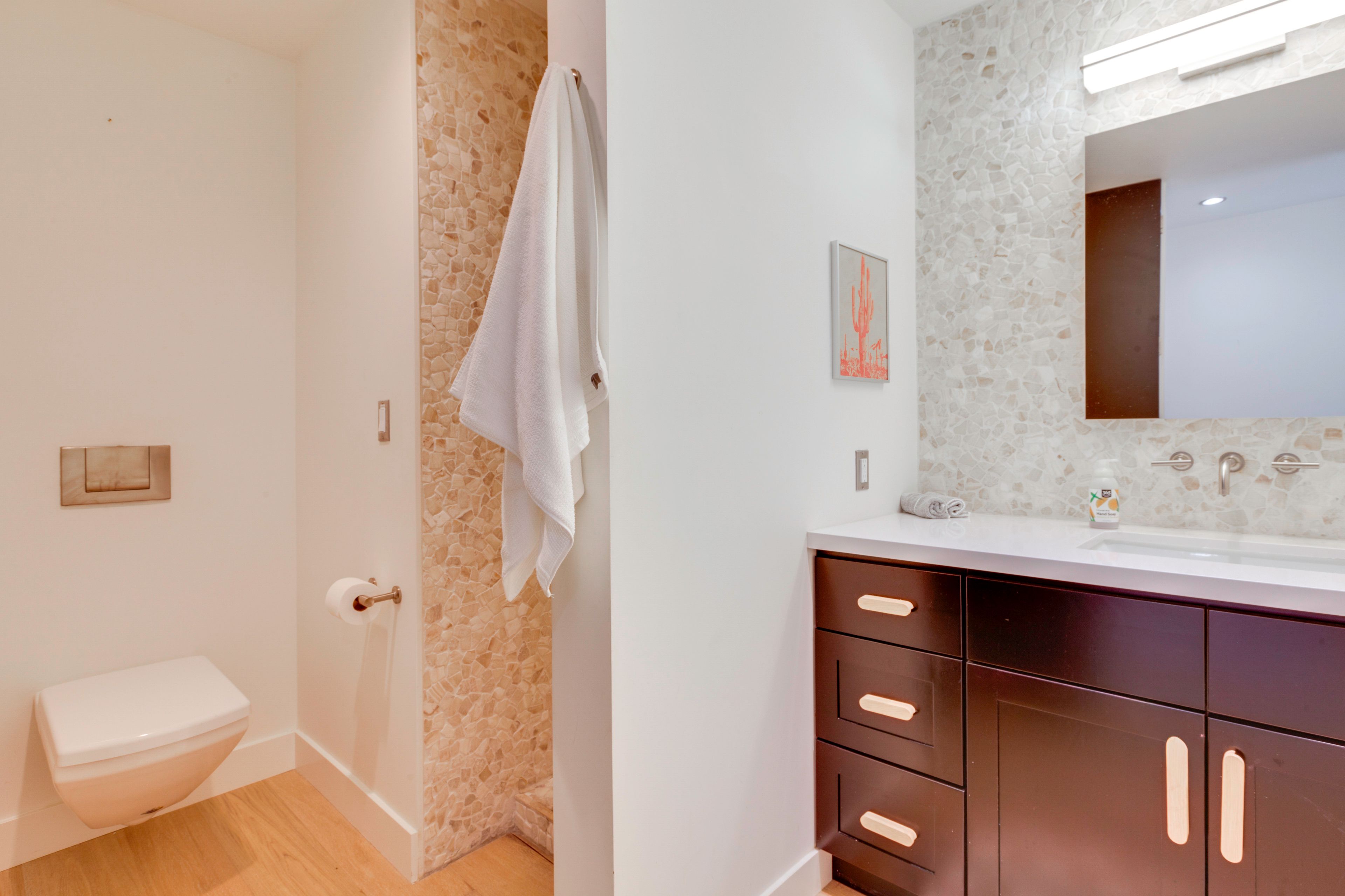 Full Bathroom | 2nd Floor