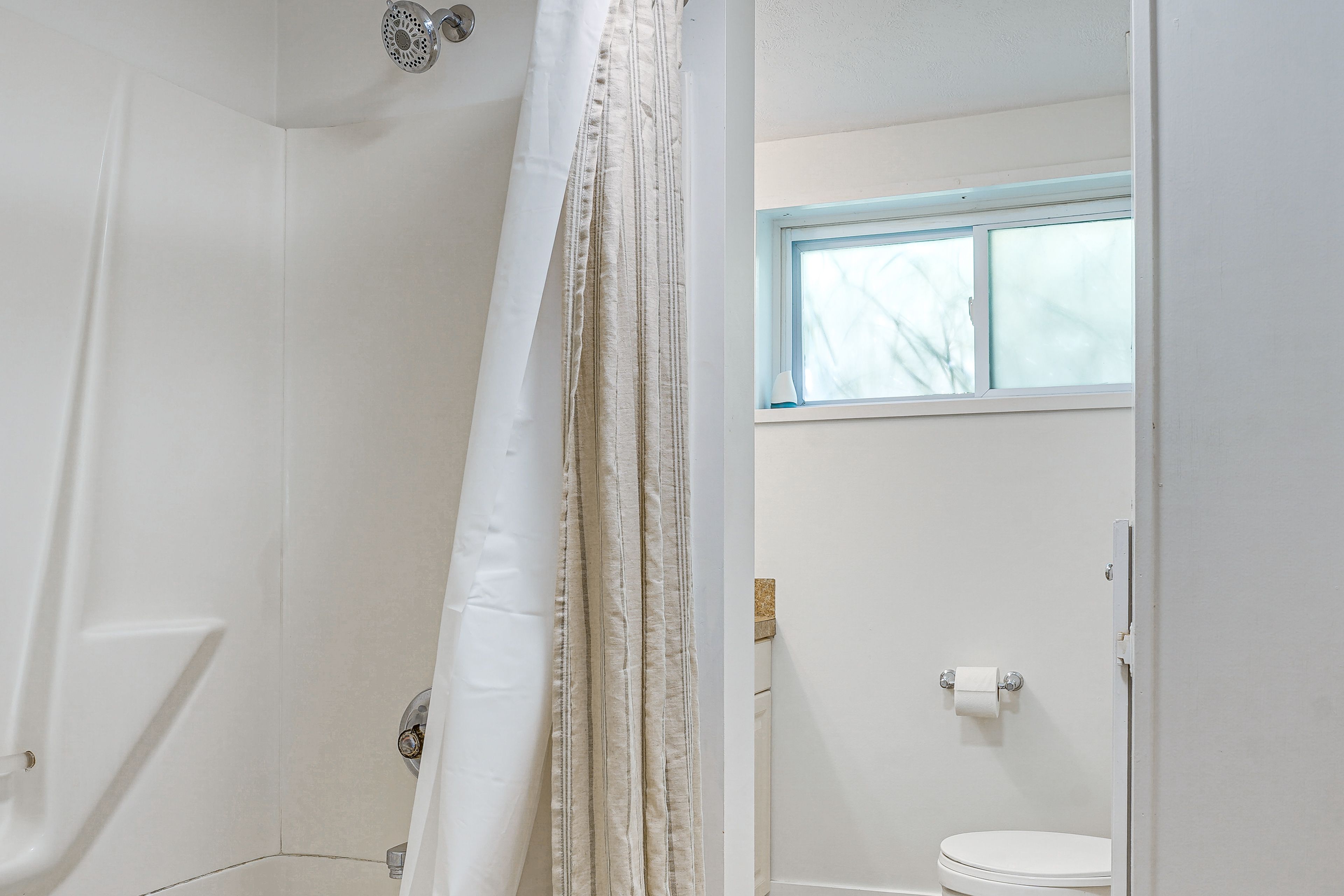Full Bathroom | Towels & Linens Provided