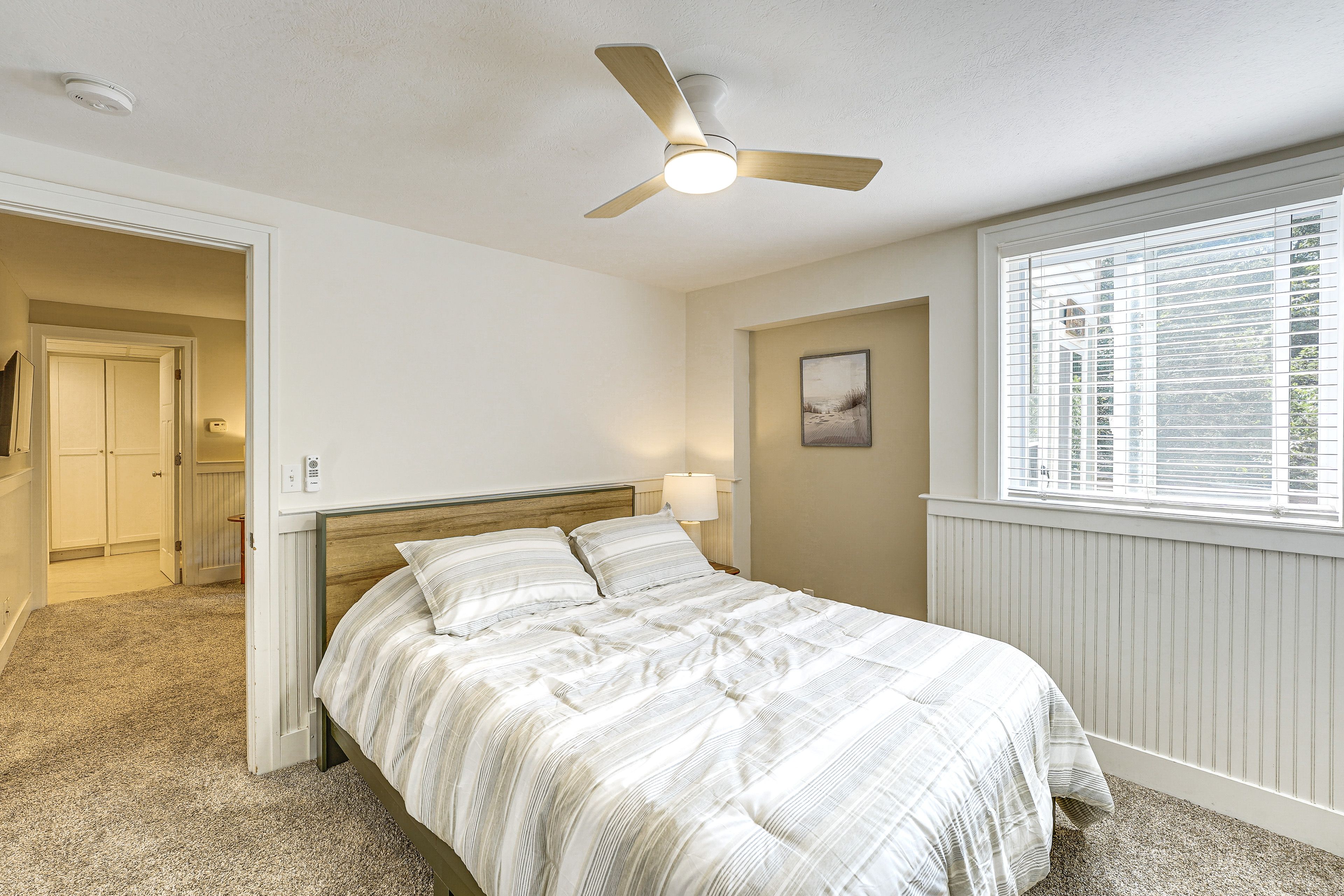 Bedroom 1 | Queen Bed