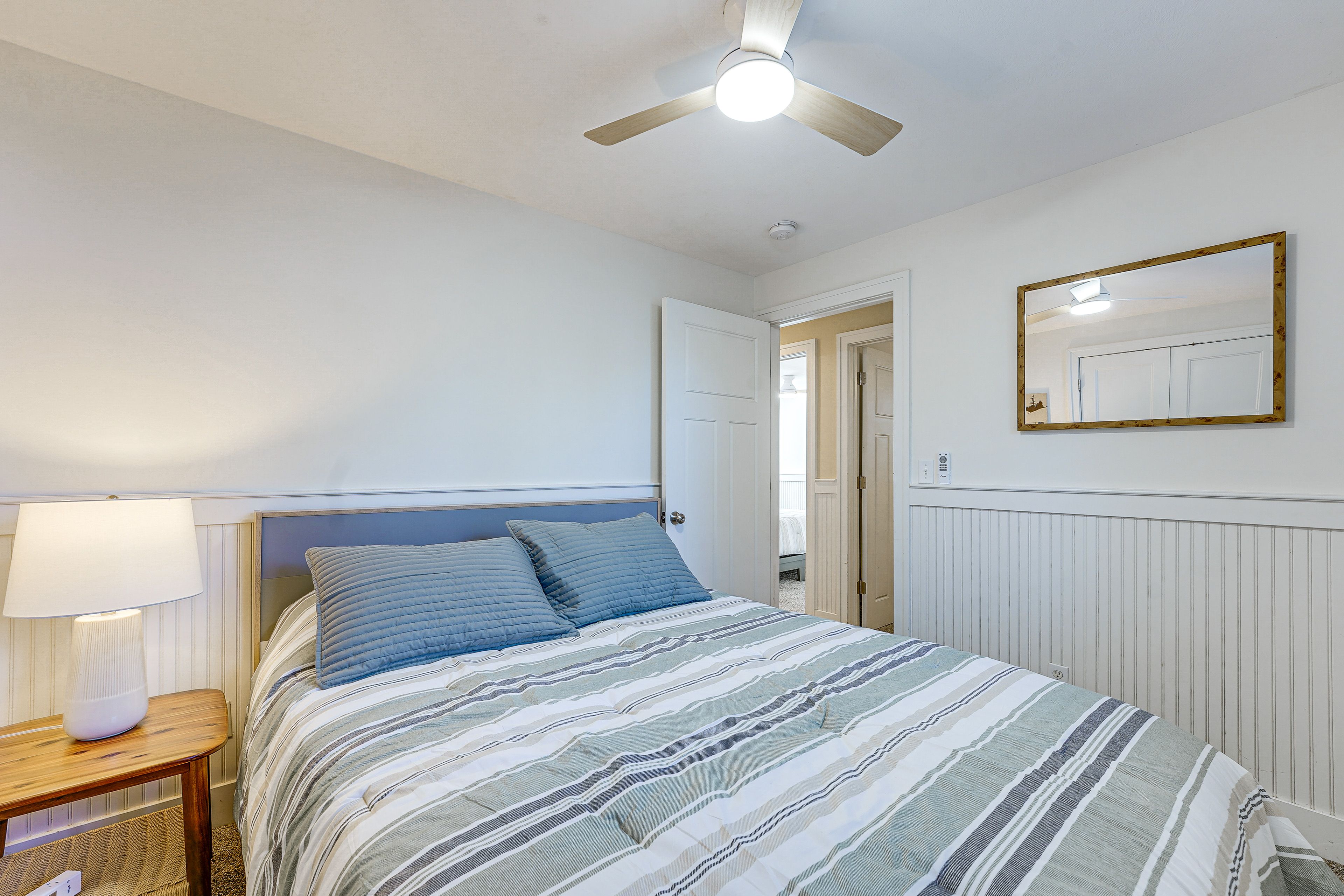 Bedroom 2 | Queen Bed