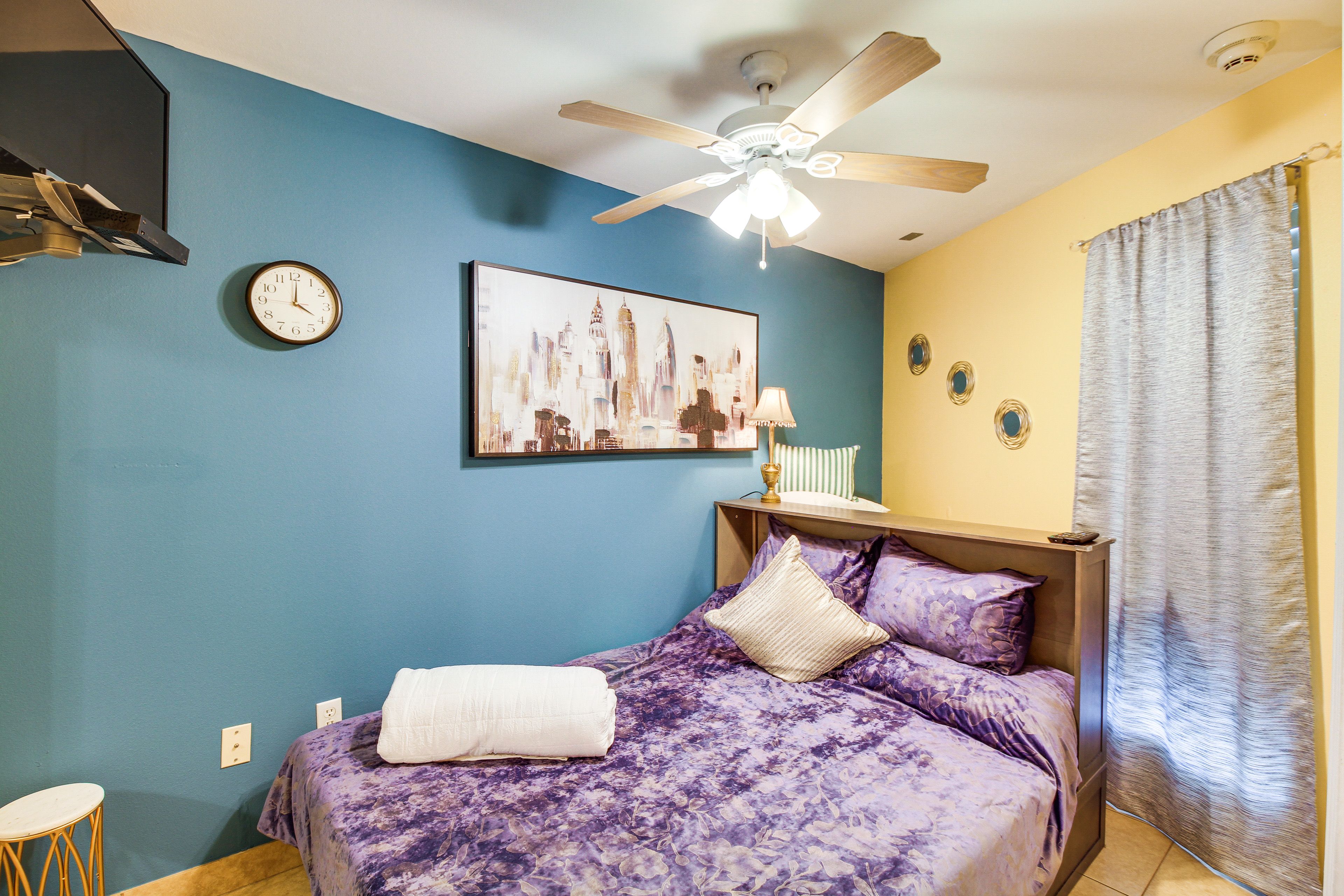 Bedroom | Queen Bed