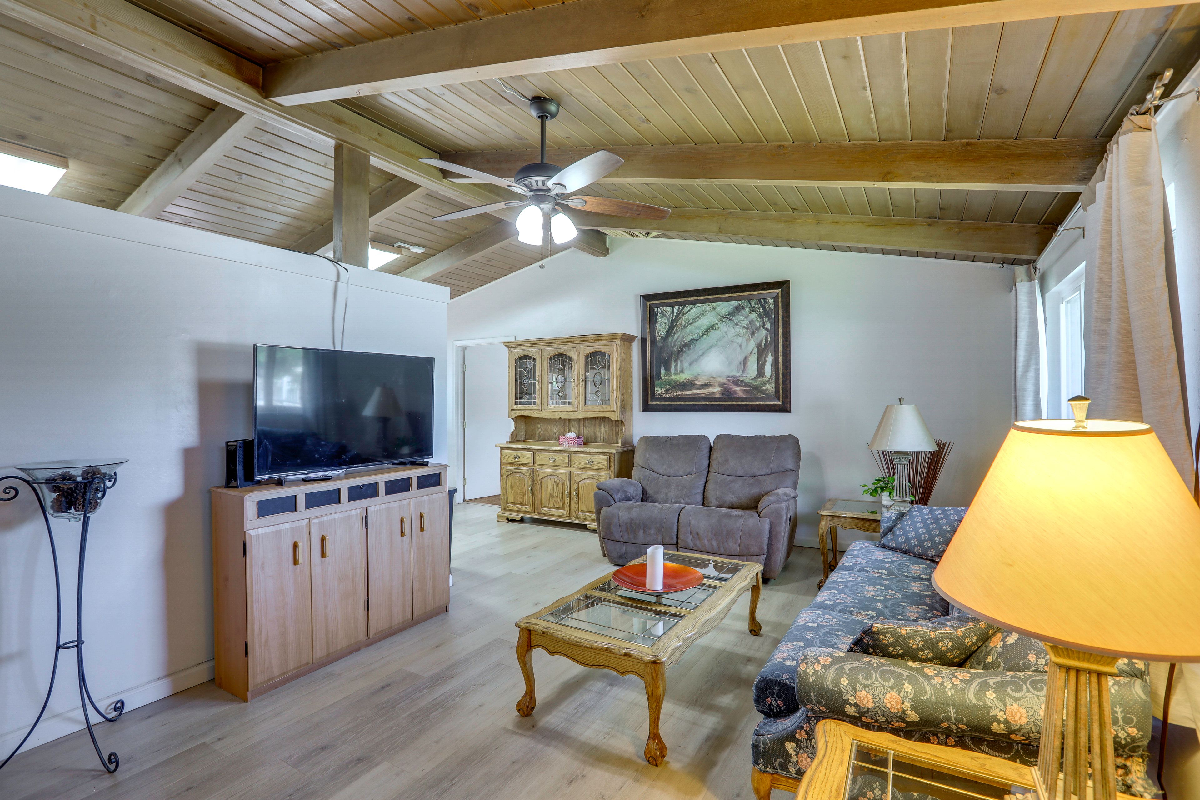 Sparks Vacation Rental | 3BR | 1BA | 1,200 Sq Ft | 1 Step for Access