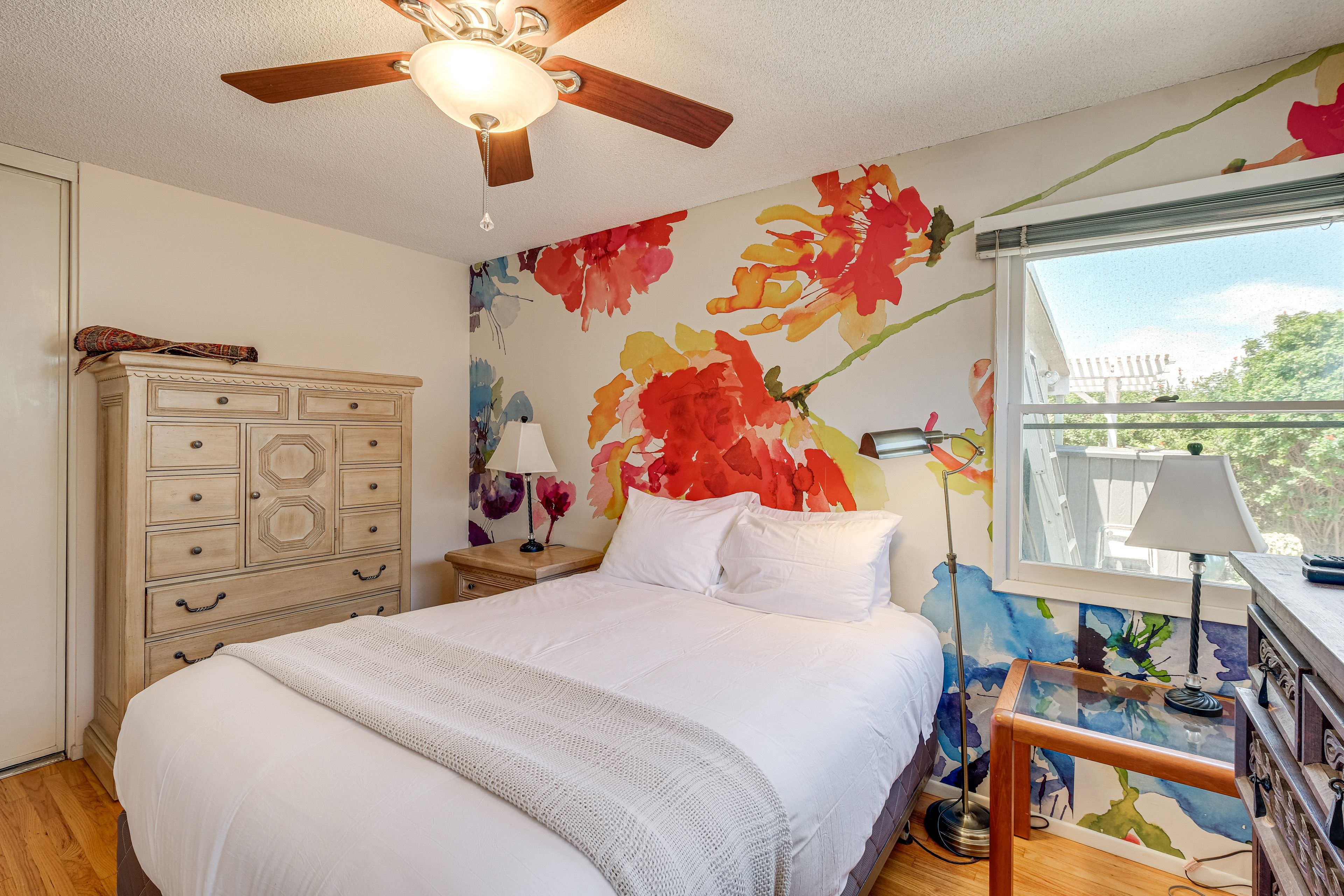 Bedroom 1 | Queen Bed
