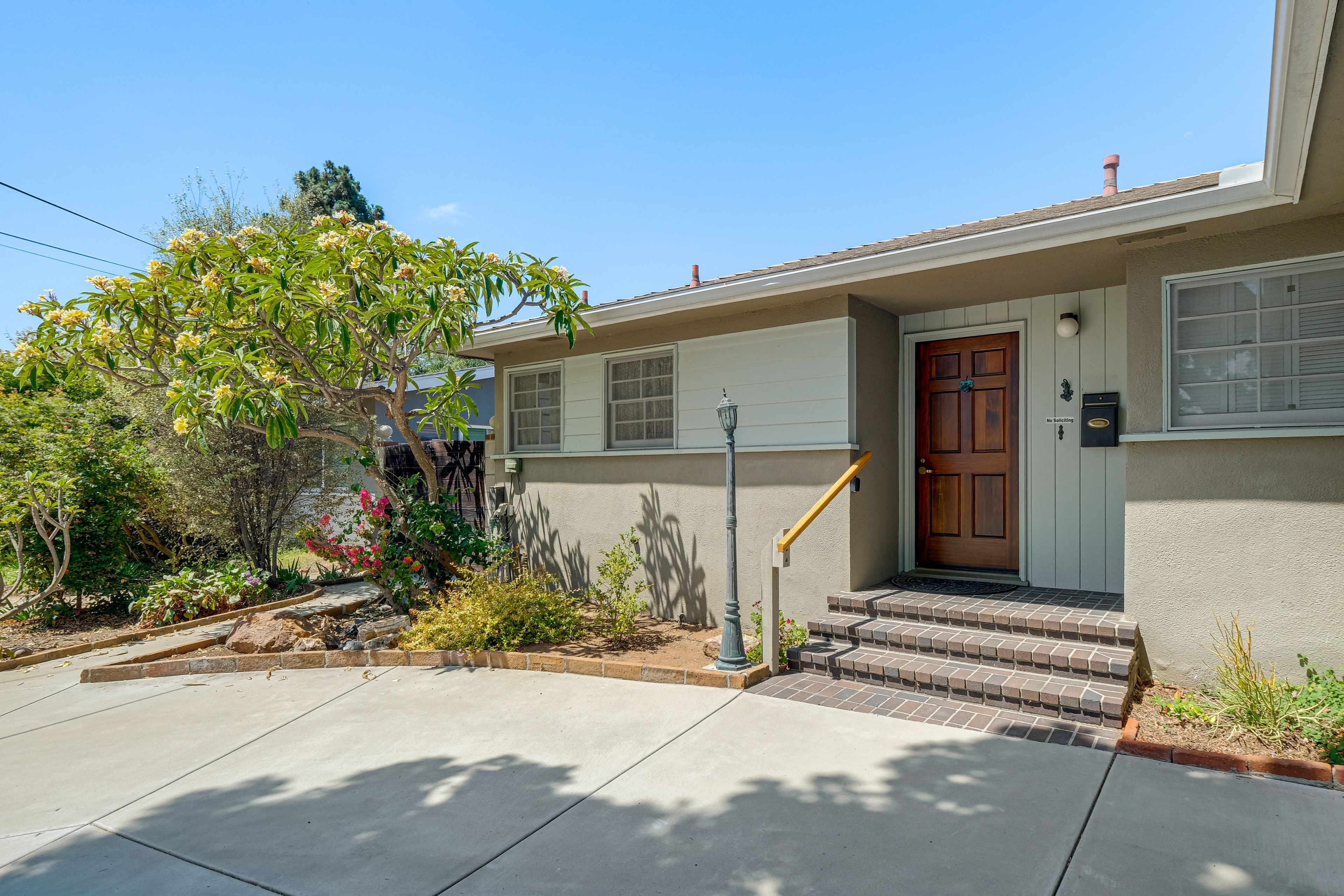 Exterior | Driveway (2 Vehicles)