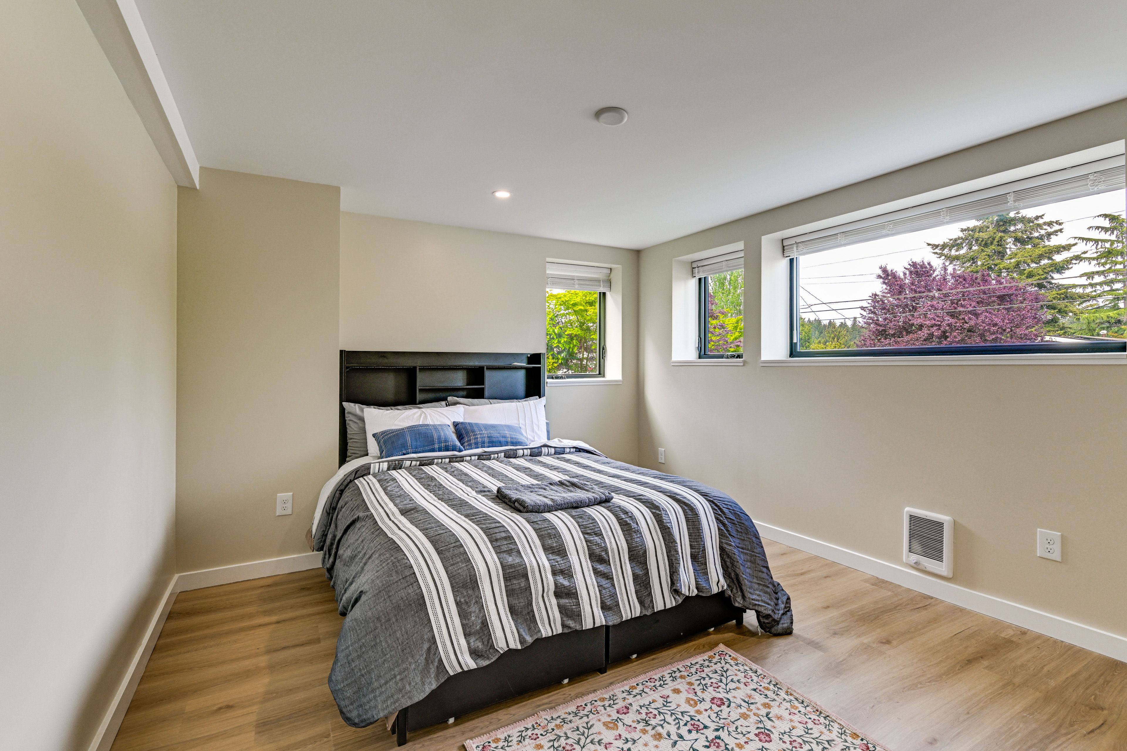 Bedroom 1 | Queen Bed