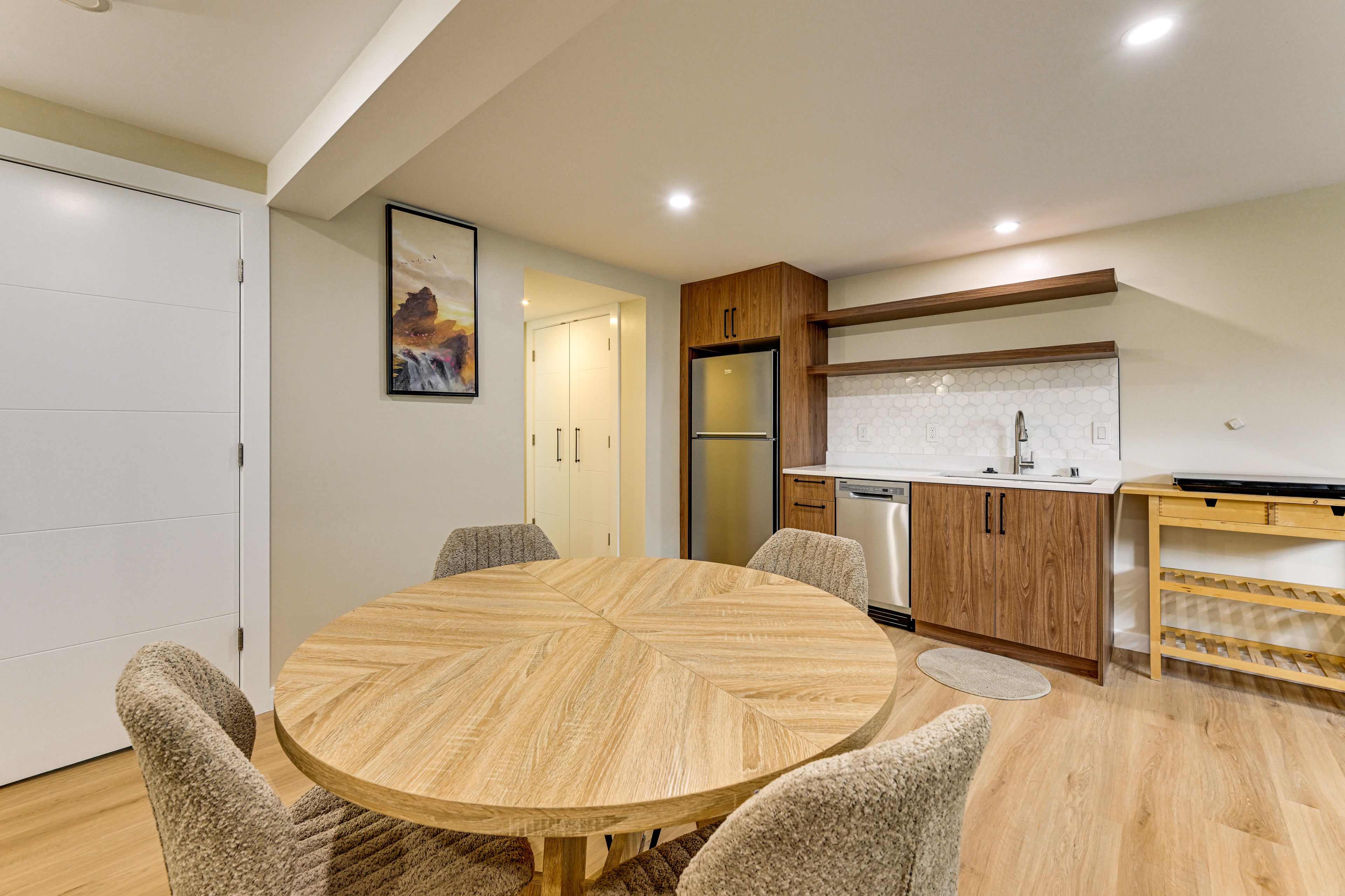 Dining Table | Kitchenette