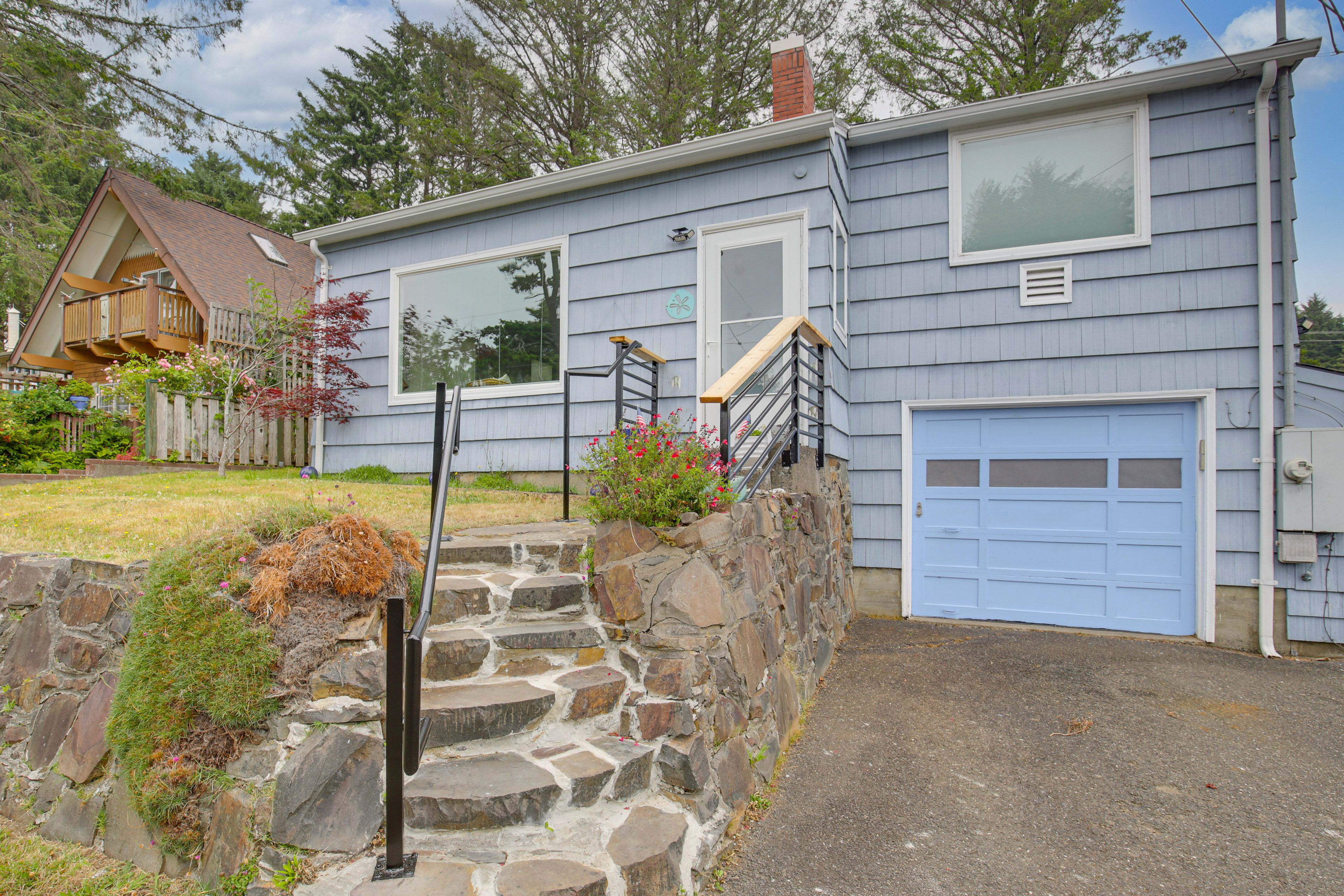 Lincoln City Vacation Rental | 3BR | 1BA | 1,200 Sq Ft