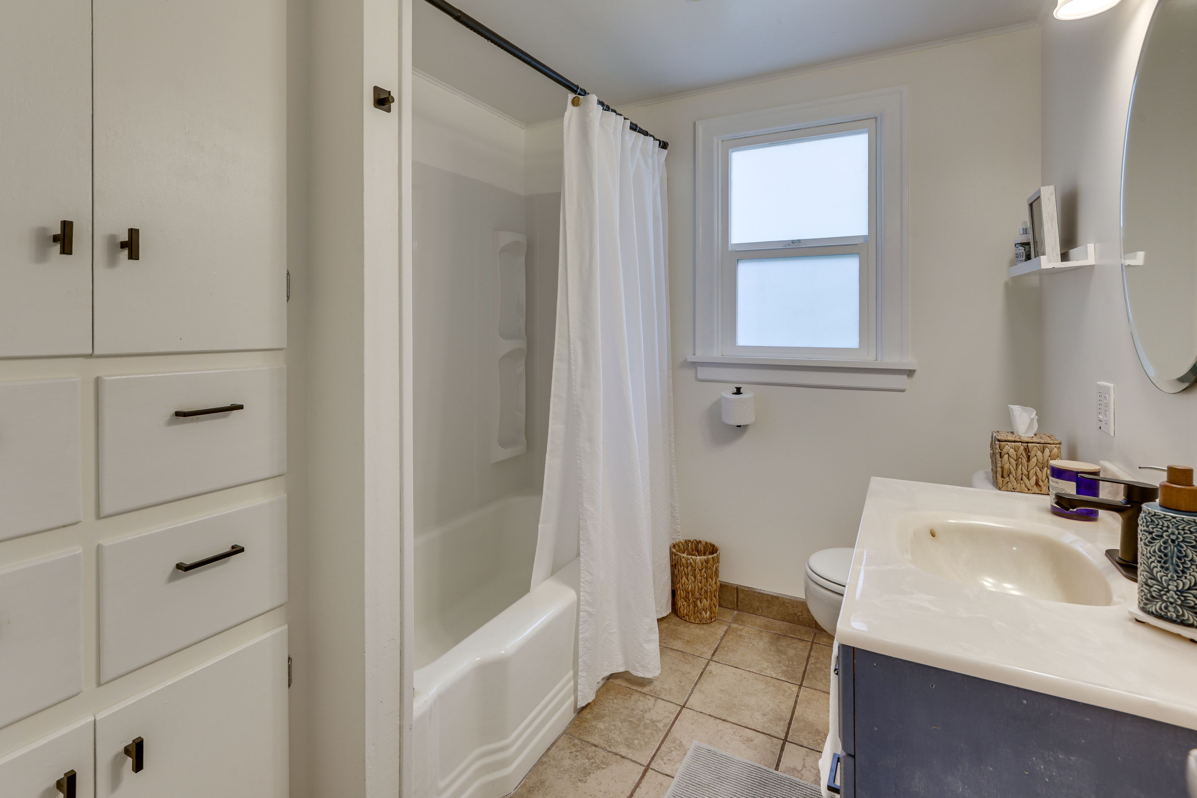 Full Bathroom | Upper Level