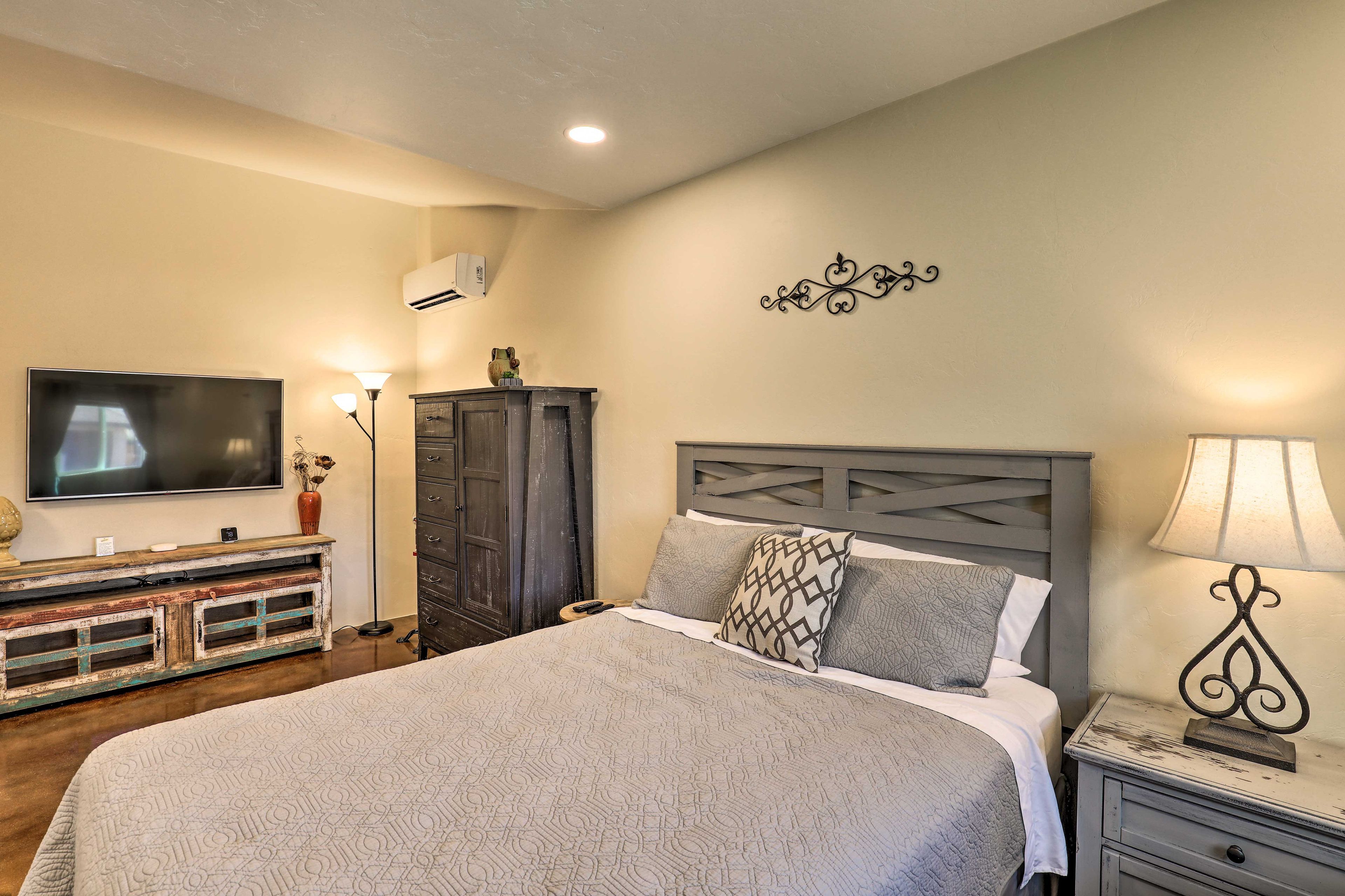Bedroom 5 | Queen Bed