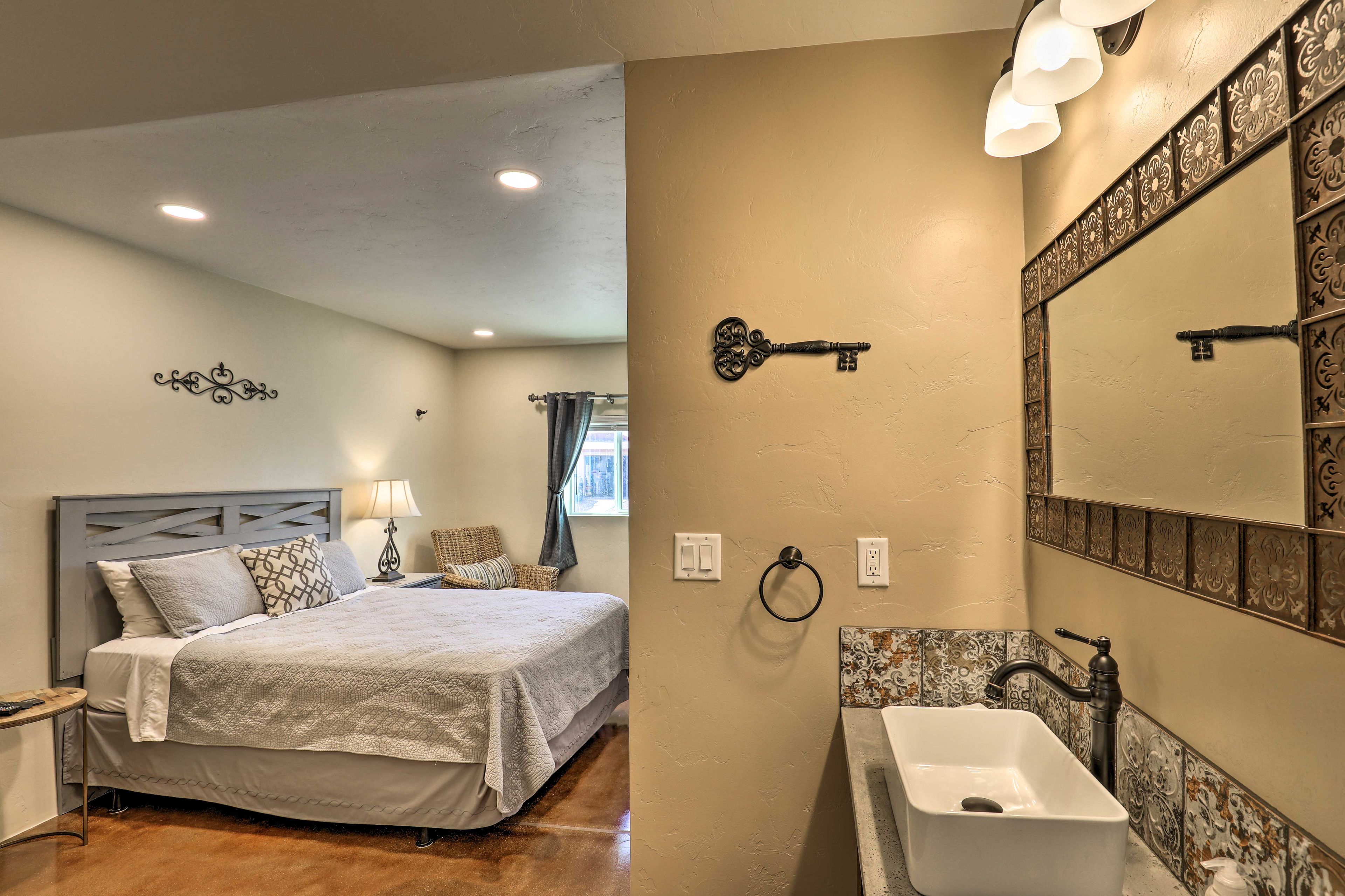 Bathroom | Shower | Washer/Dryer