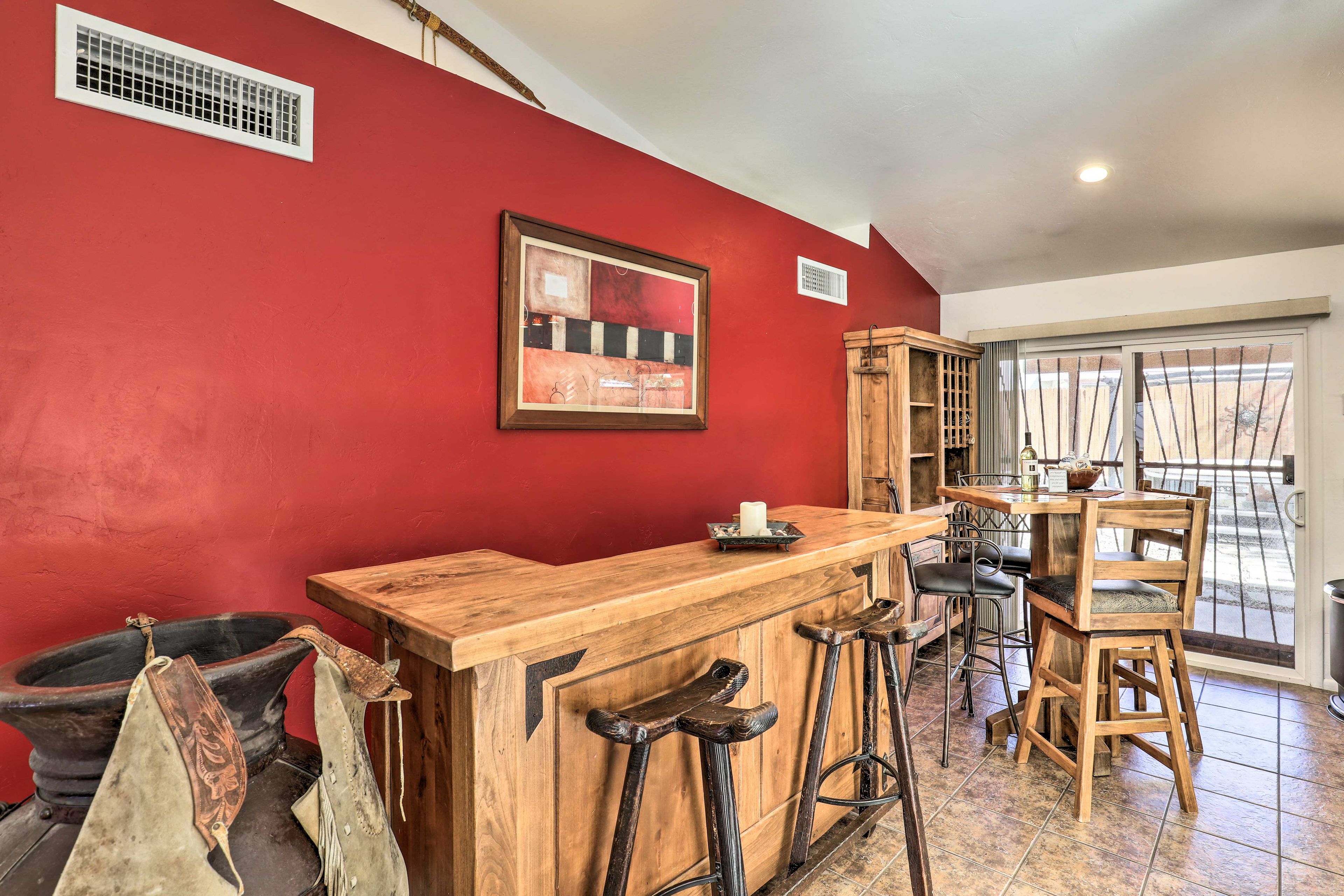 Bar | Dining Area | Dishware/Flatware Provided