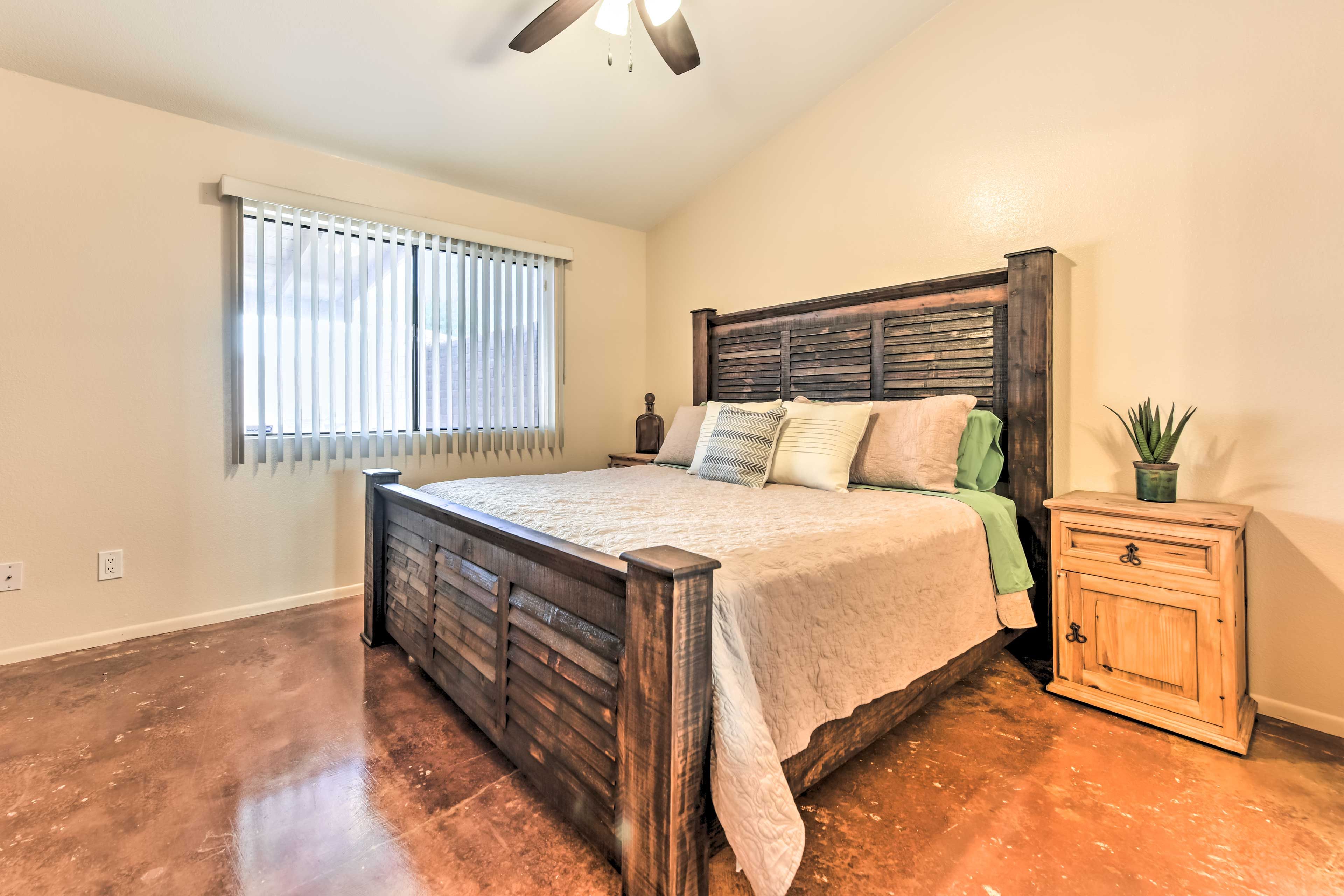 Bedroom 1 | King Bed