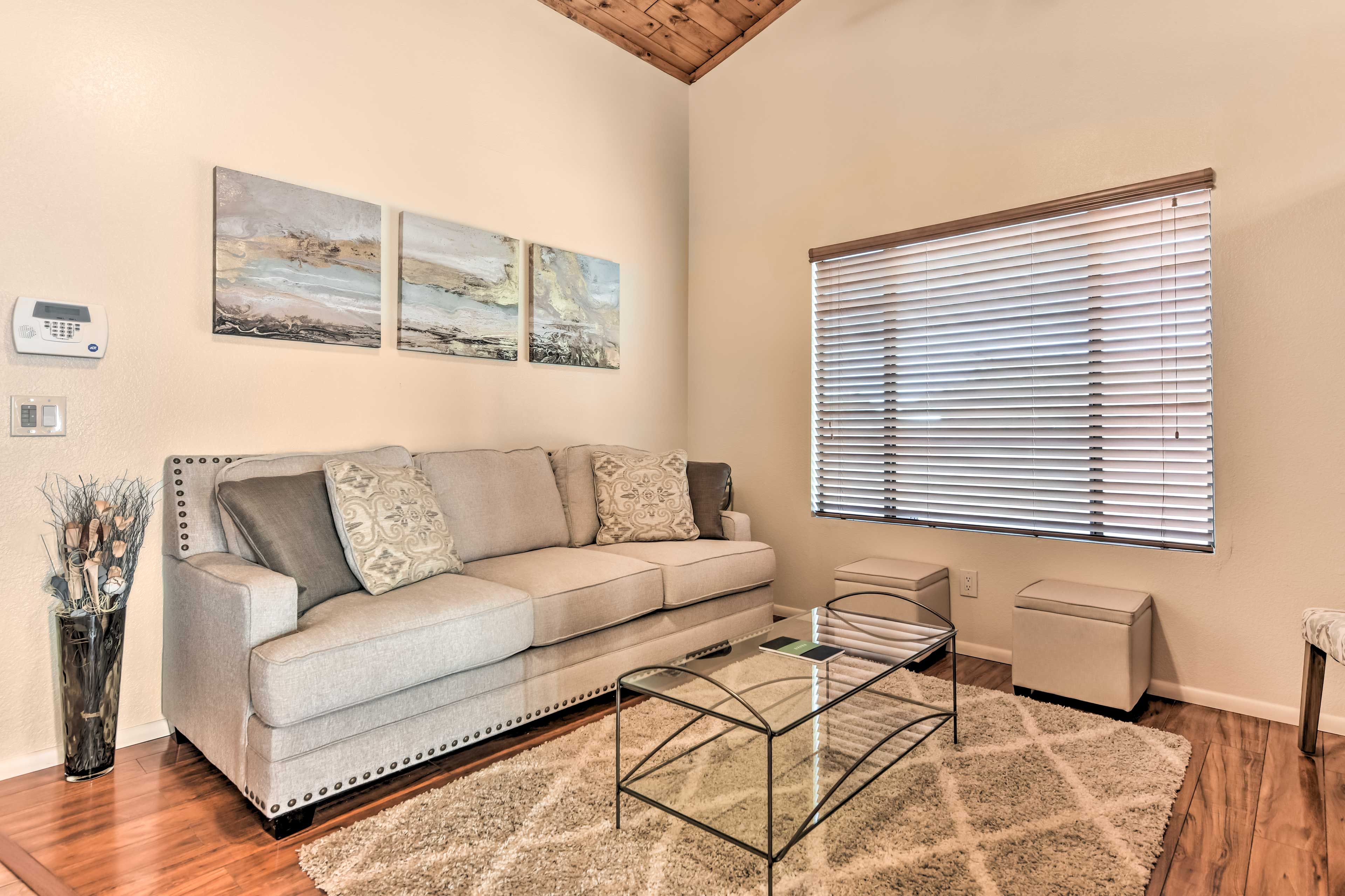 Unit 1 Interior | Living Room