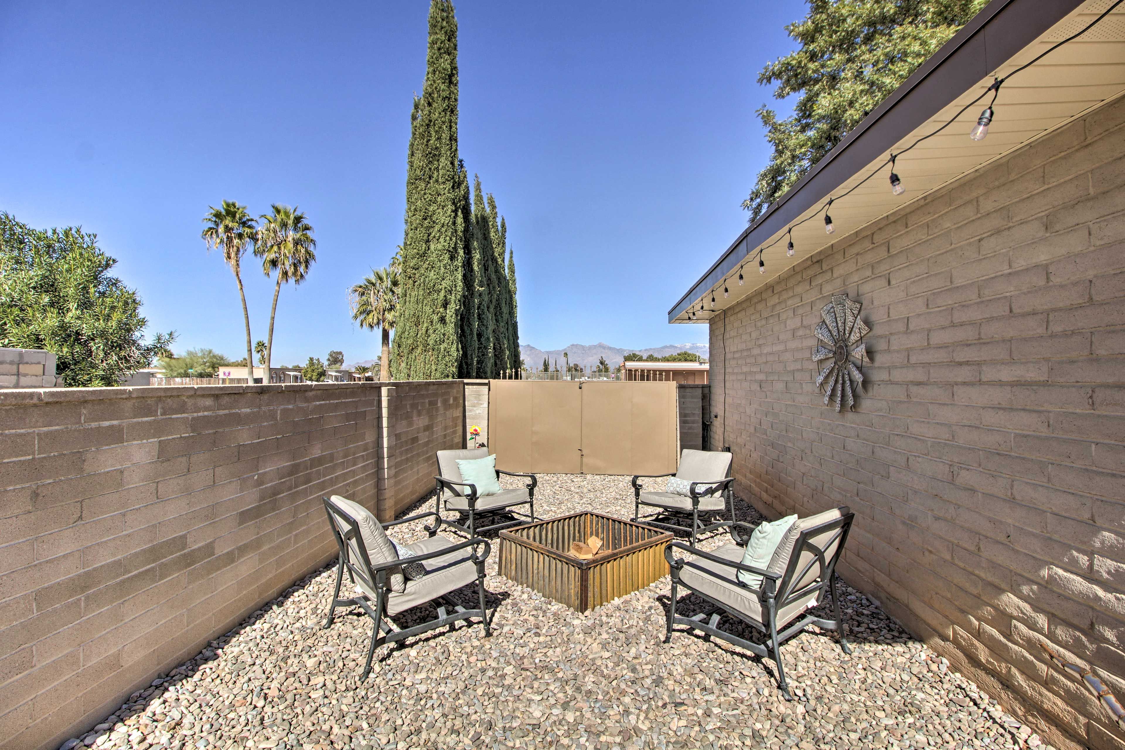 Private Yard | Fire Pit
