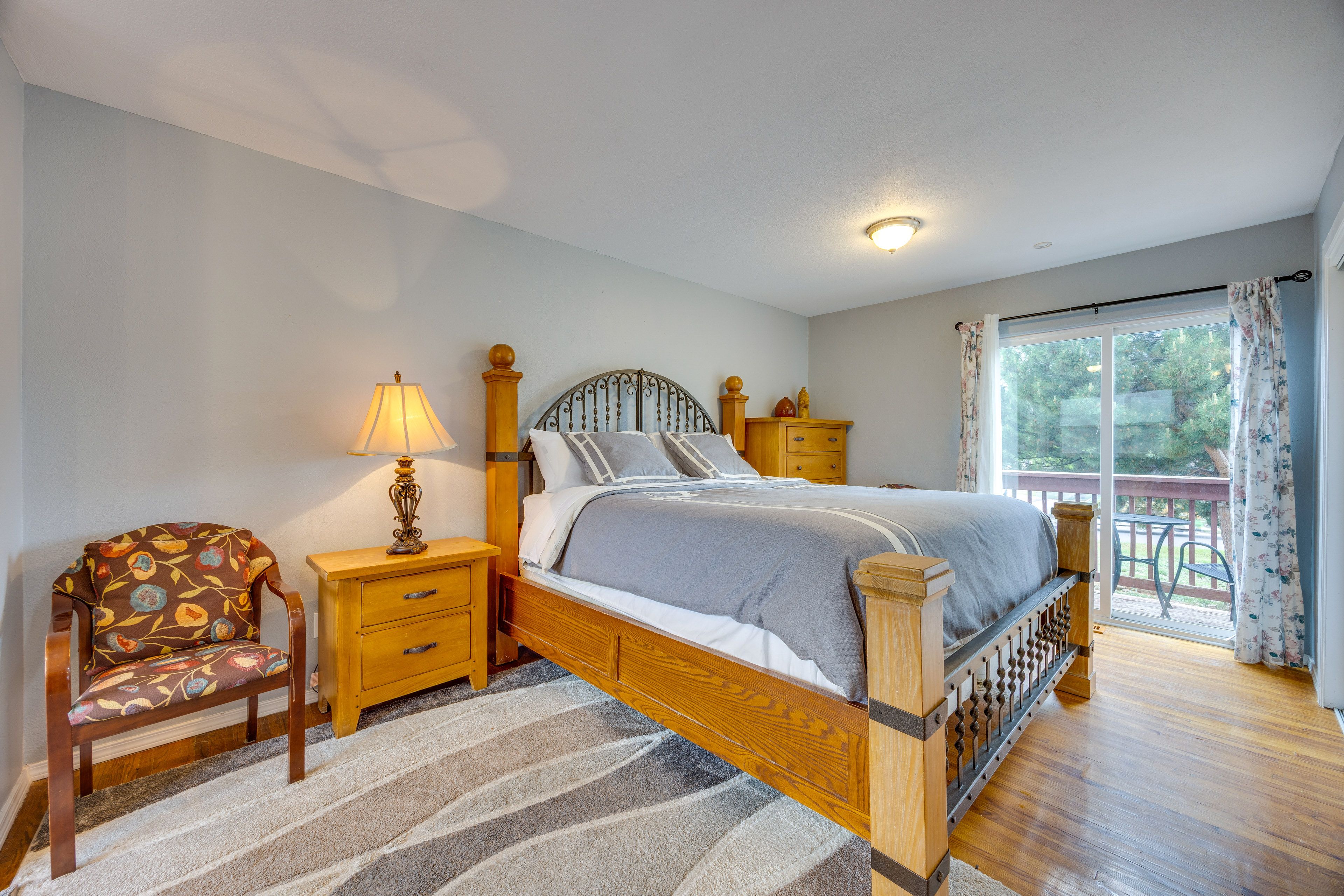 Bedroom 1 | King Bed | Main Floor