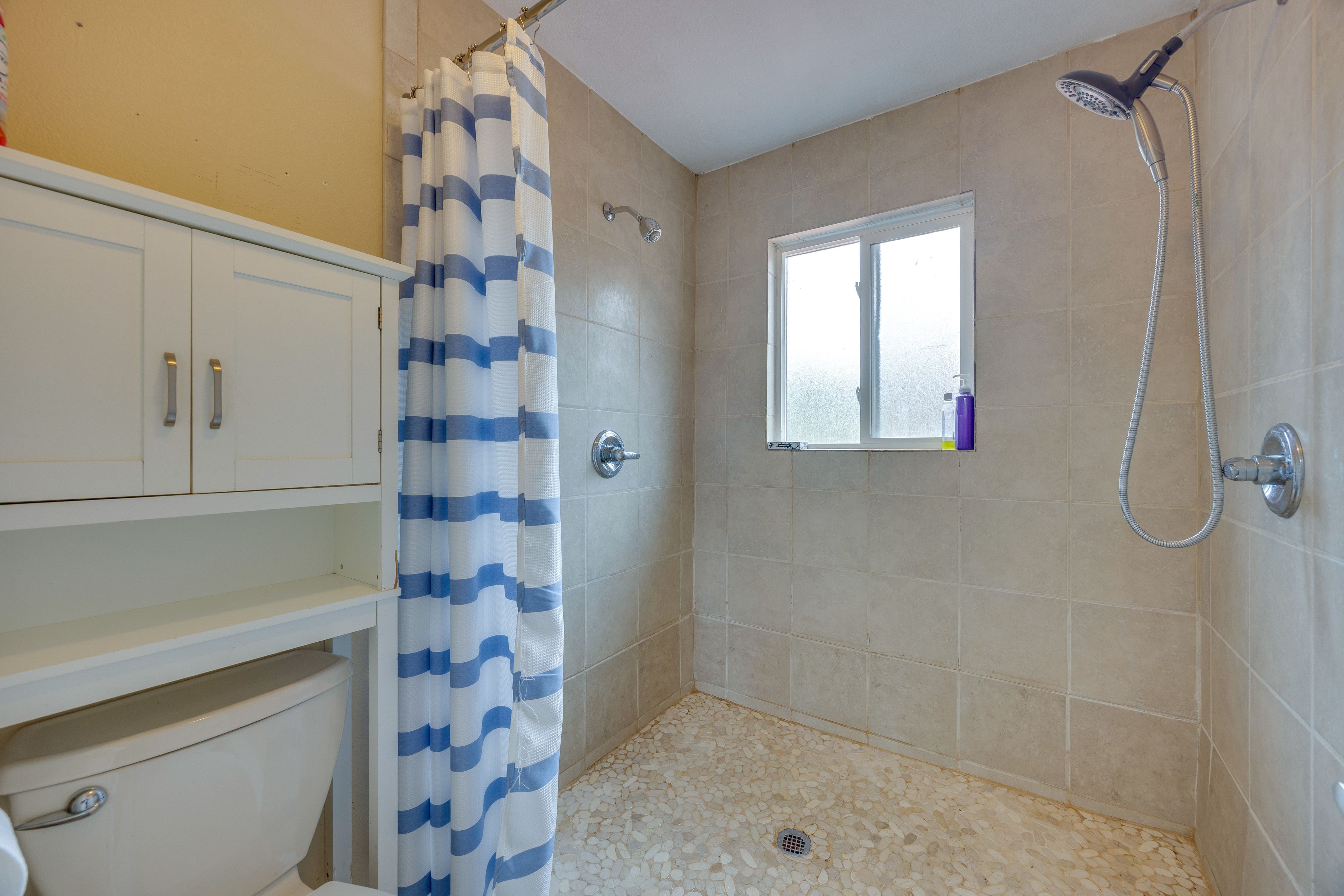 Bathroom | Main Floor