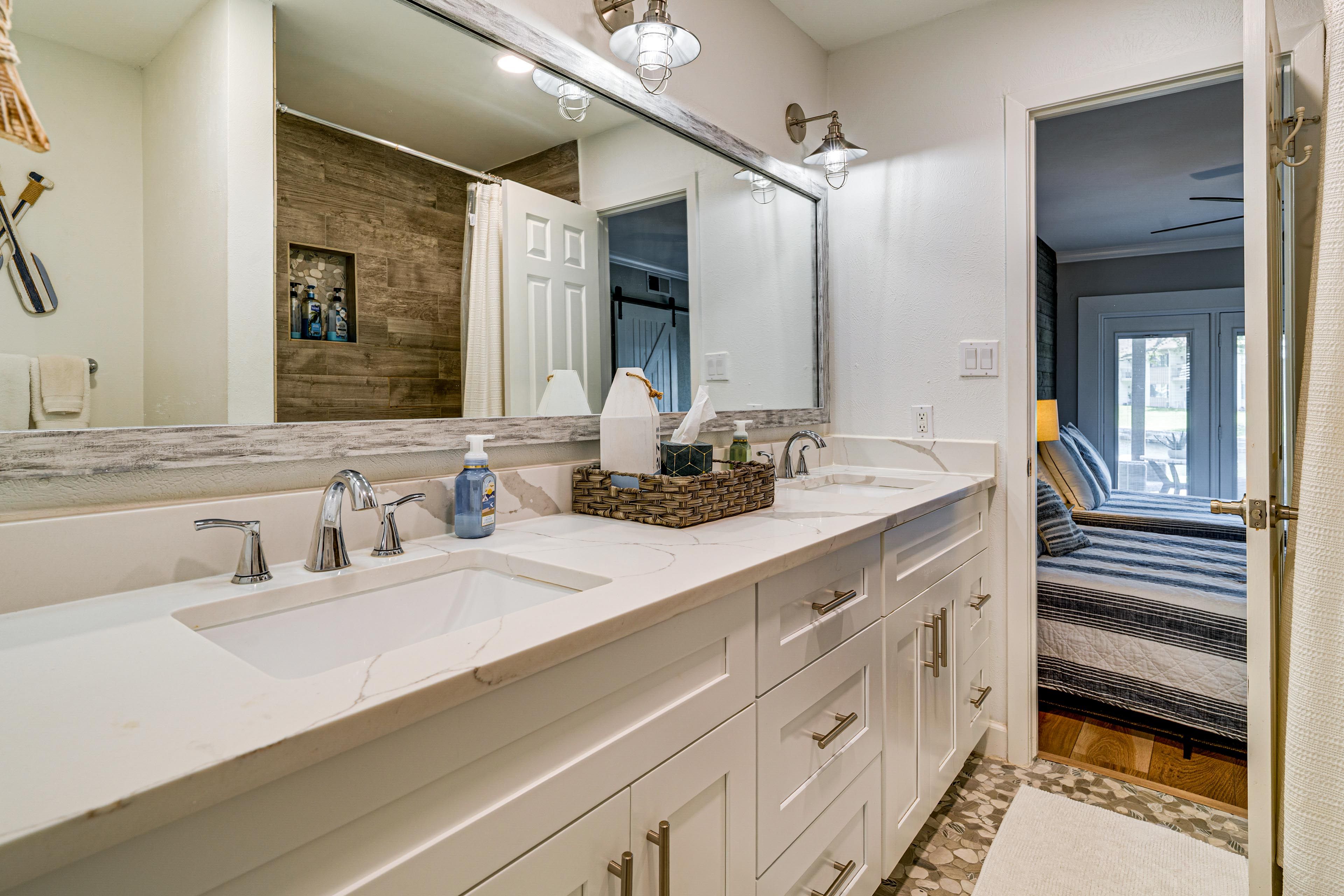 Jack-and-Jill Bathroom | 1st Floor