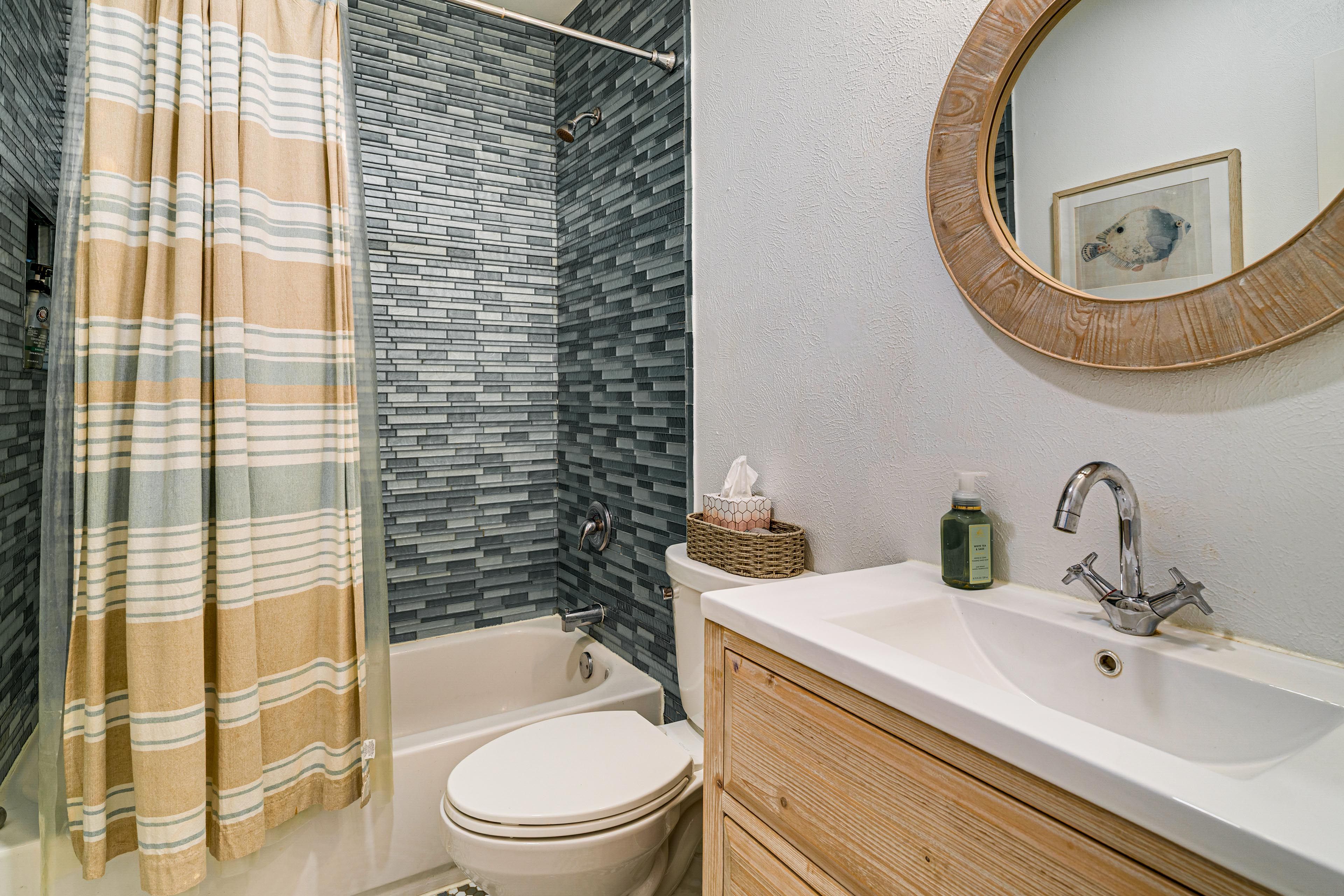 Full Bathroom | 1st Floor