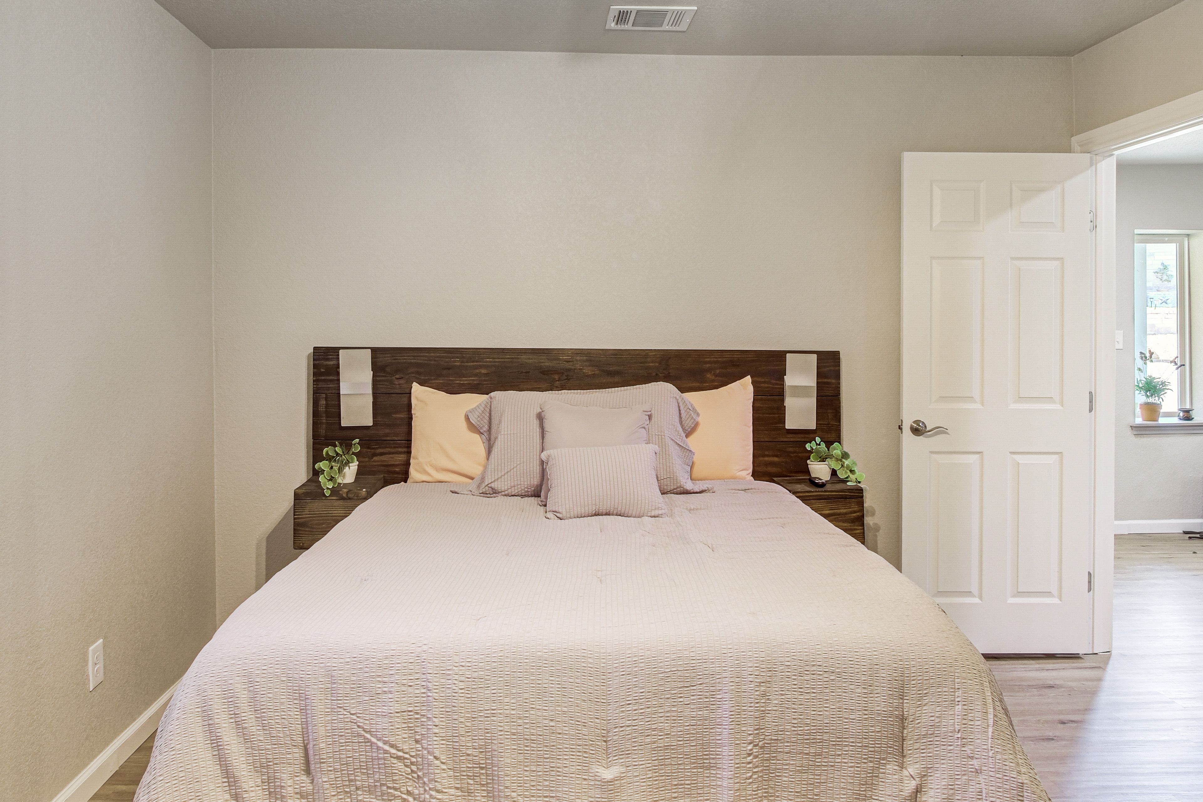 Bedroom 2 | Queen Bed
