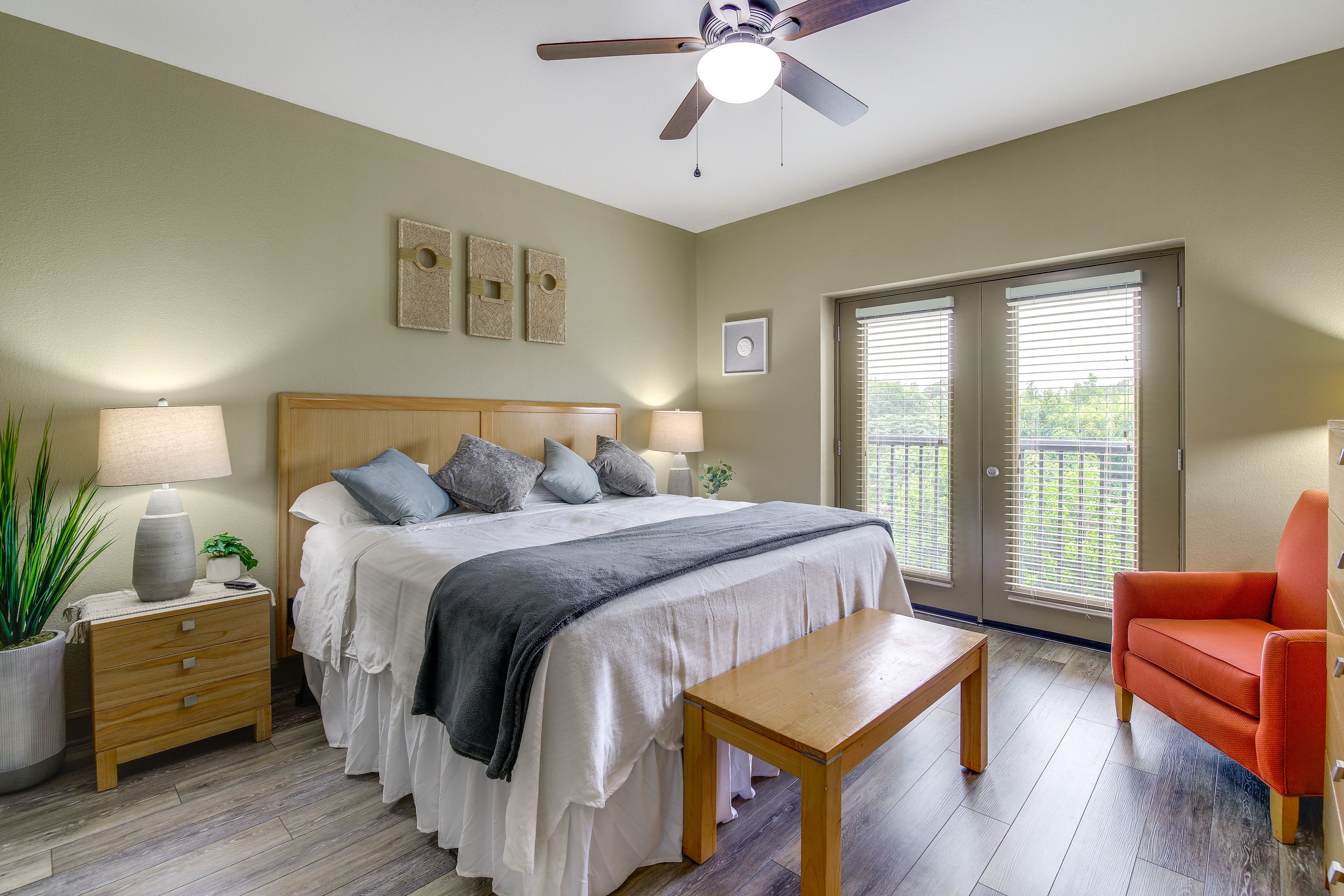 Bedroom | King Bed