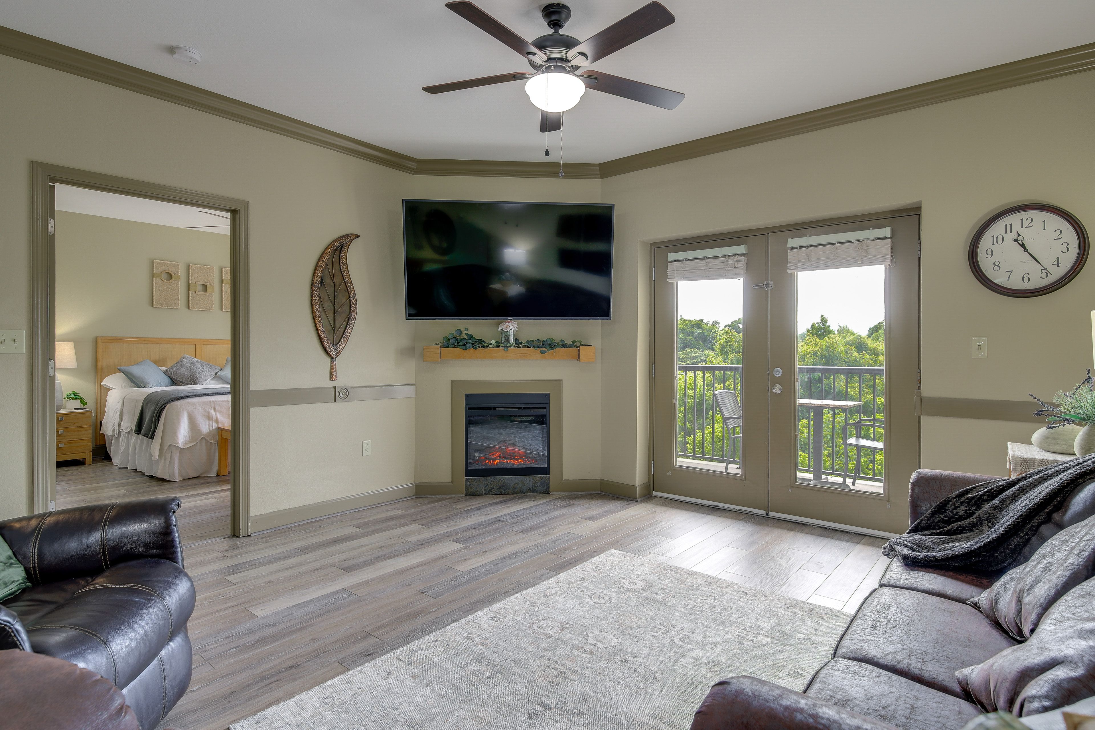 Living Room | Queen Sleeper Sofa