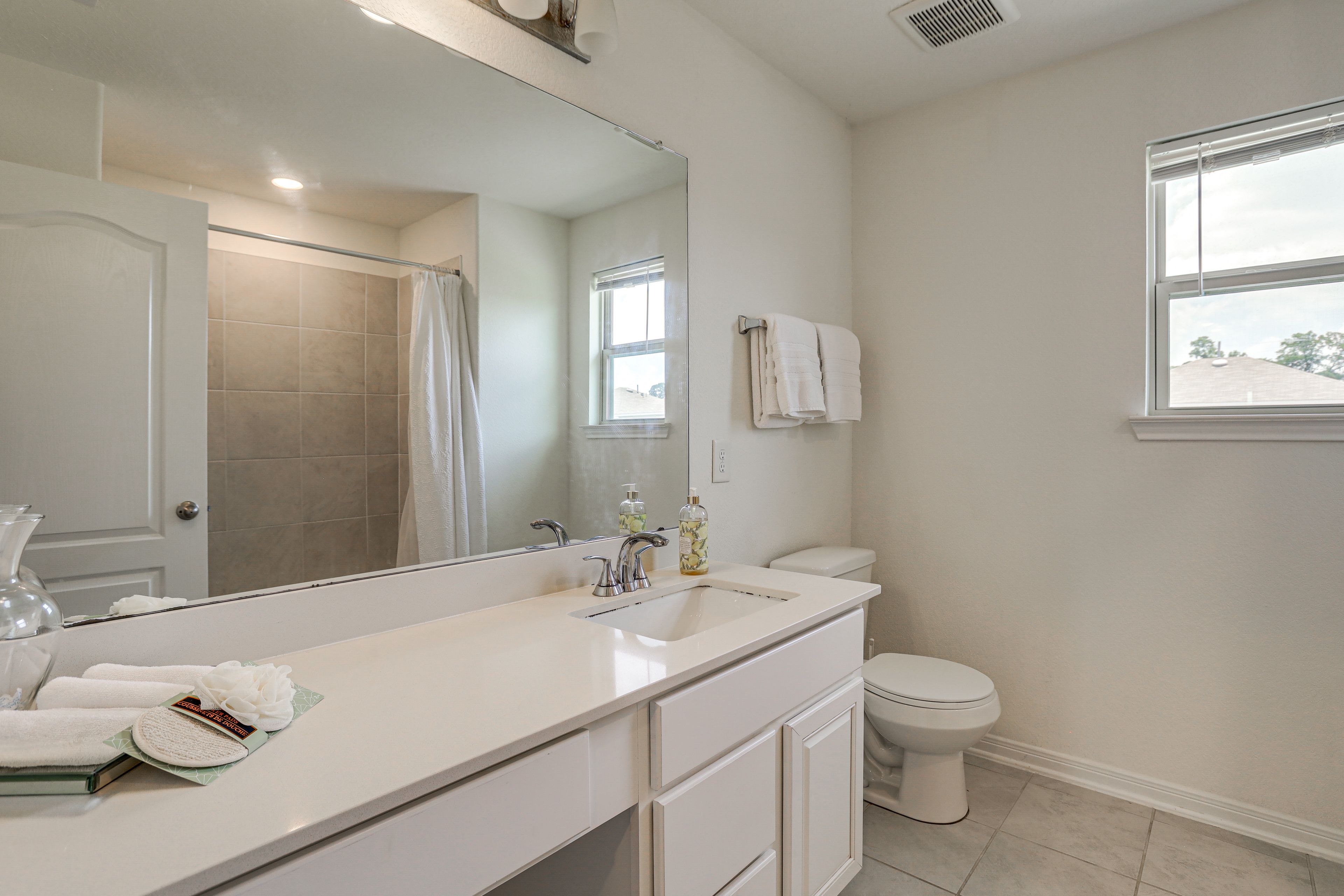 Full Bathroom | 2nd Floor