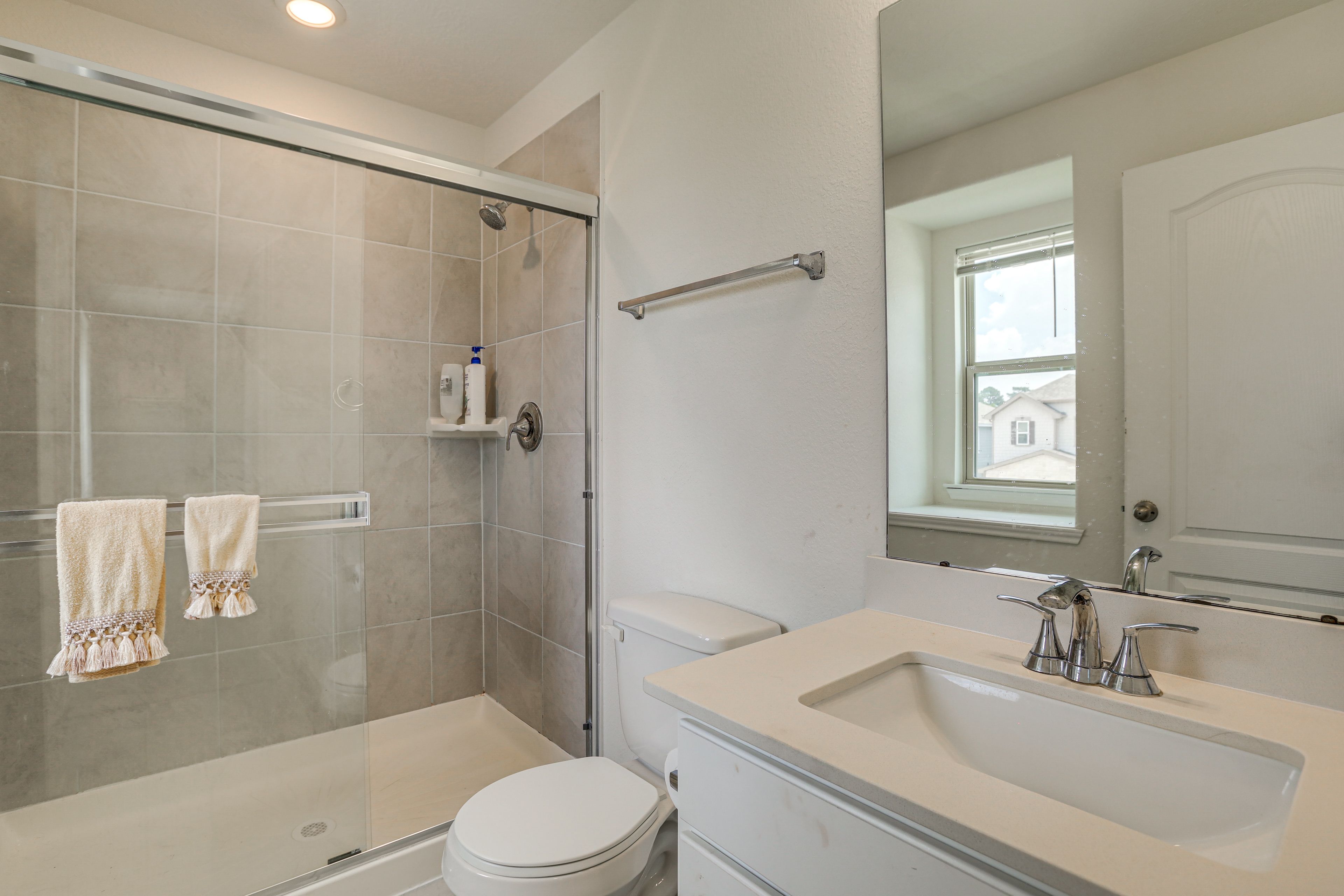Full Bathroom | 2nd Floor