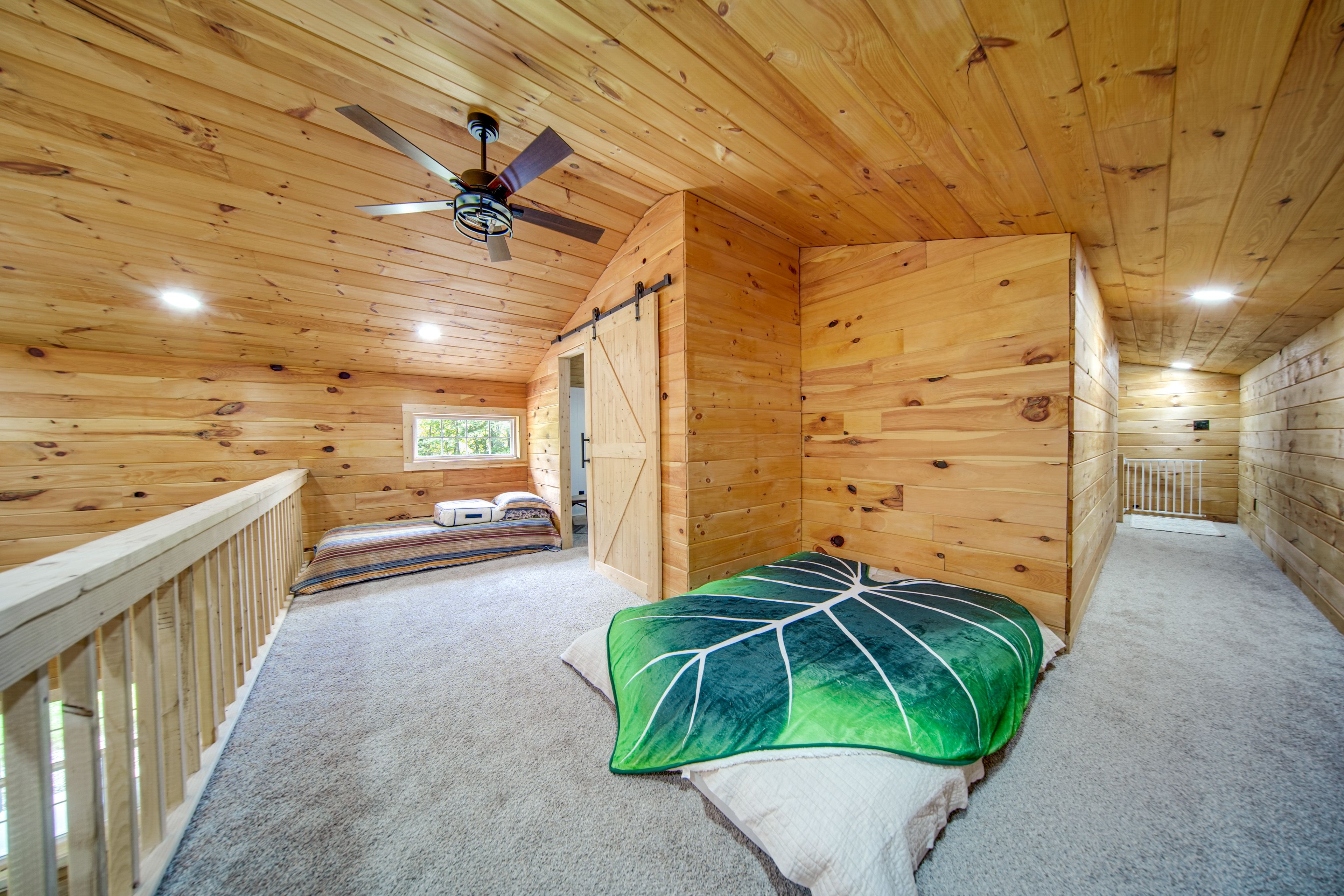 Loft | Queen Bed | 2nd Floor