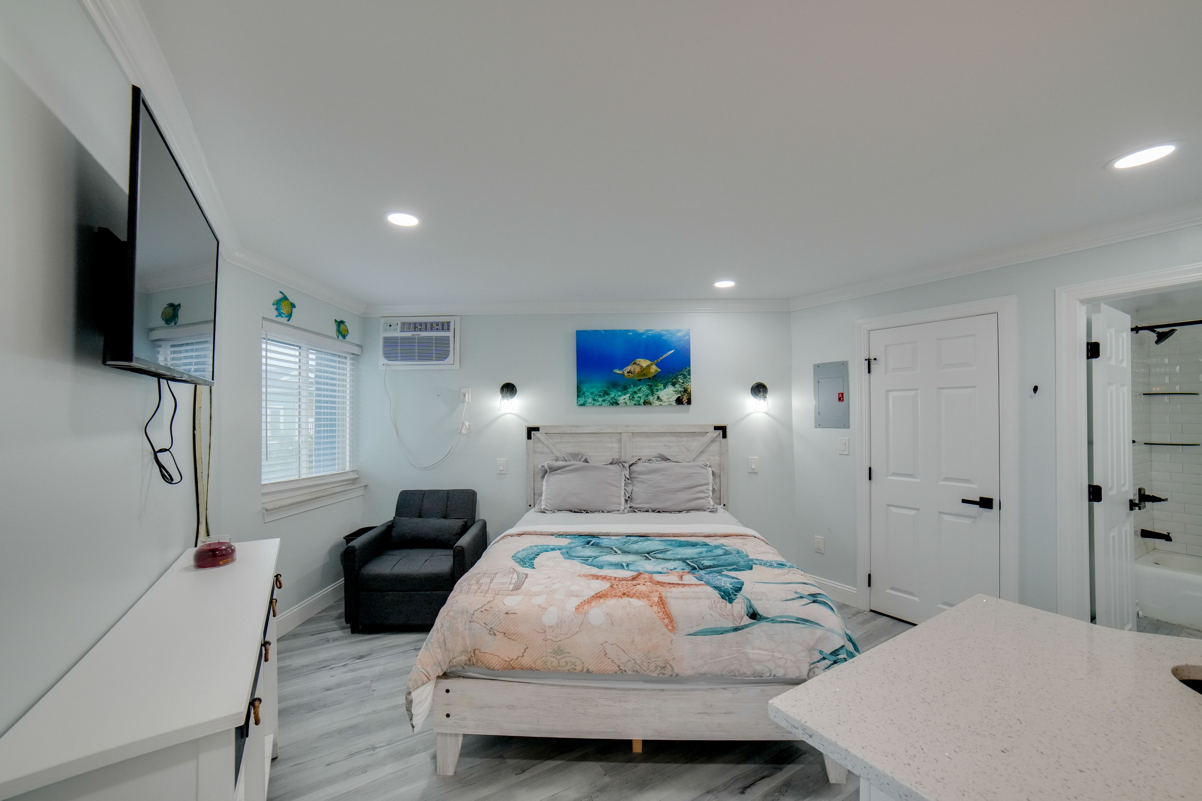 Studio | Queen Bed