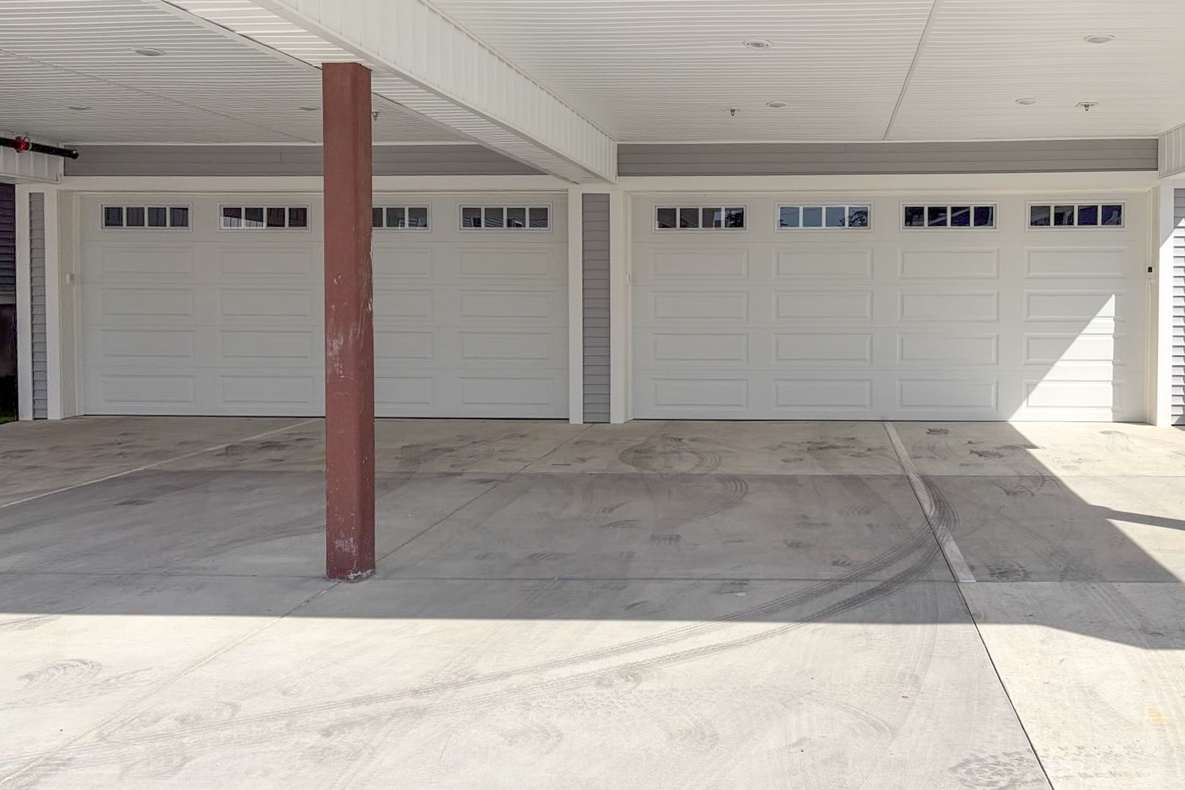 Parking | Garage (1 Vehicle) | Driveway (1 Vehicle)