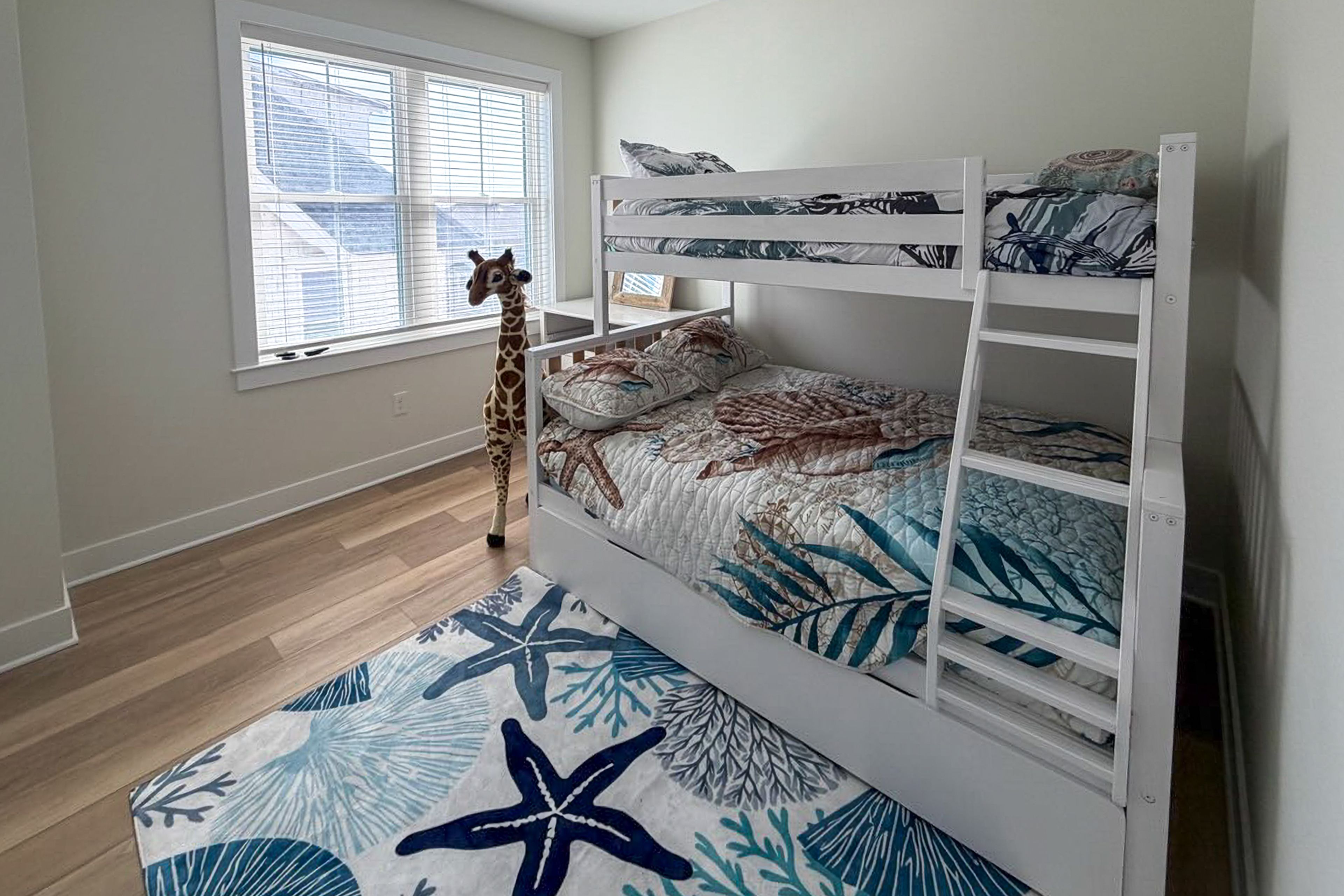 Bedroom 3 | Twin/Full Bunk Bed w/ Twin Trundle