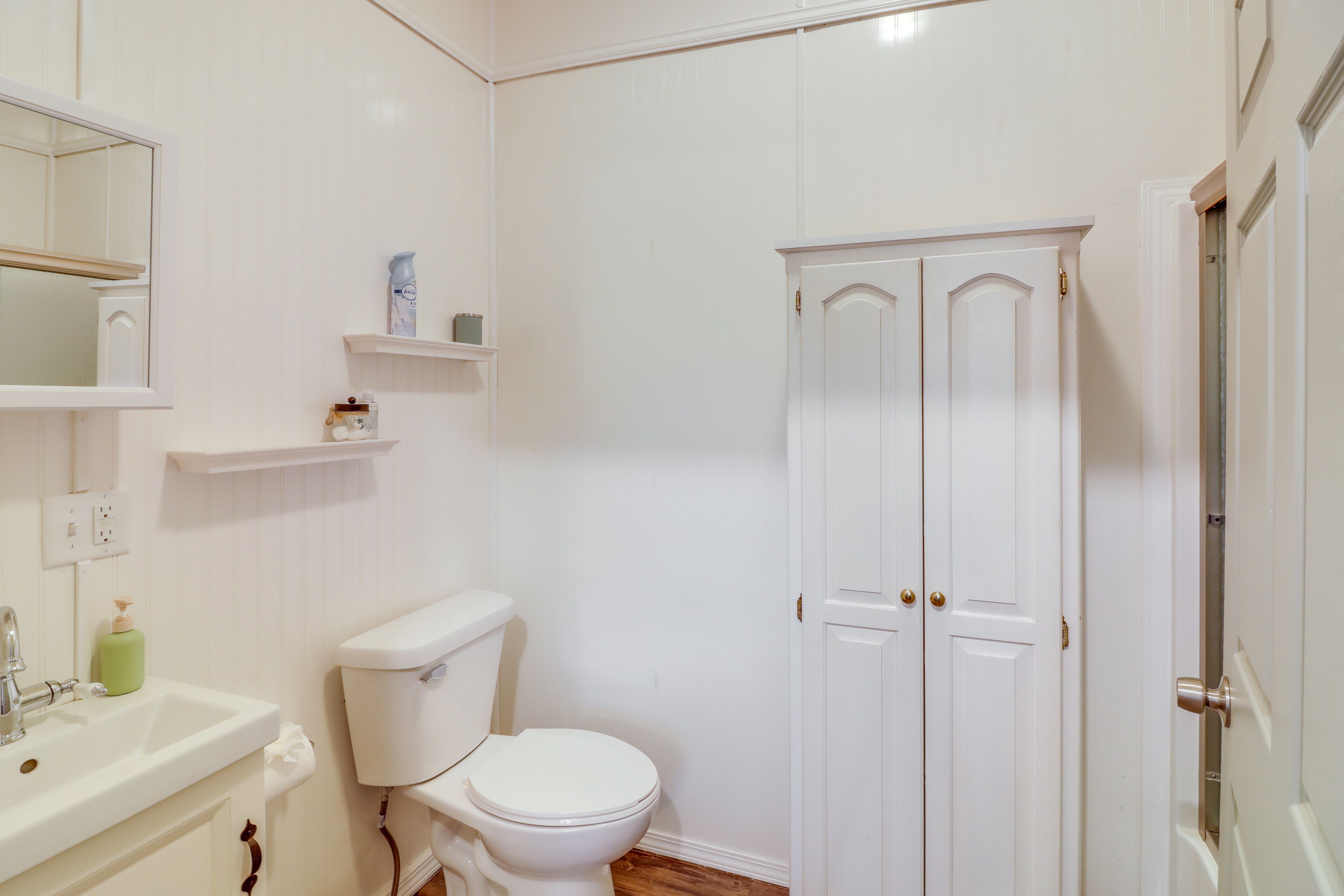 Full Bathroom