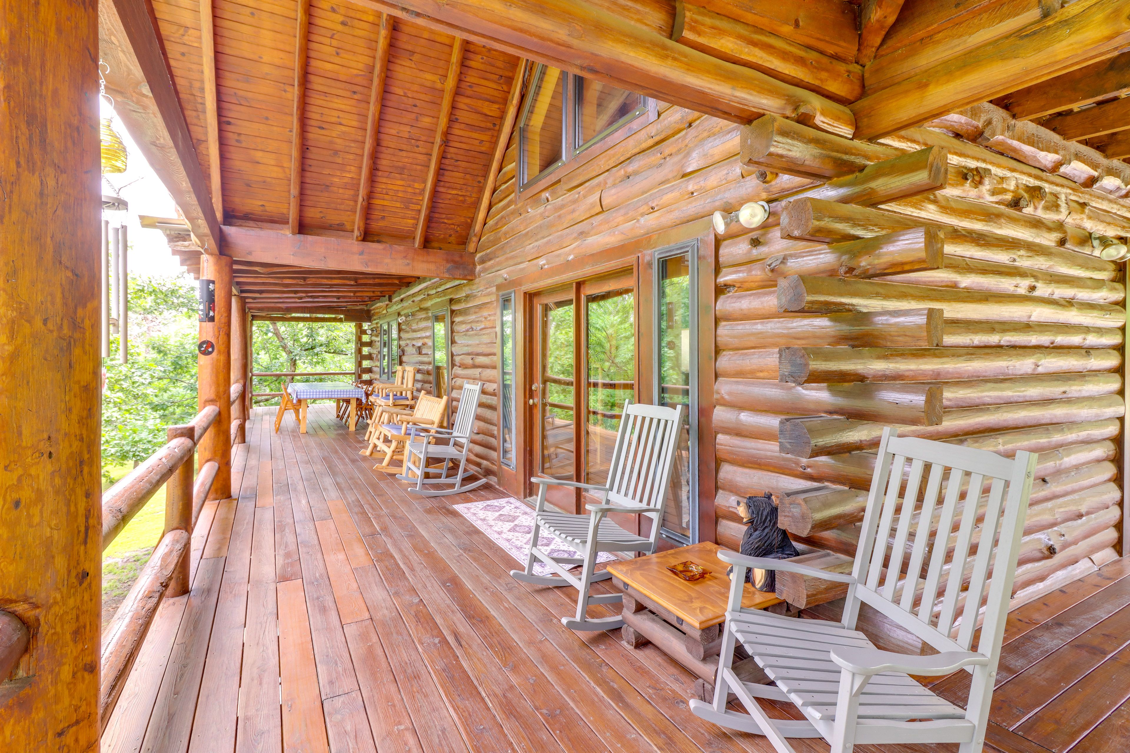 Covered Deck | Dining & Seating