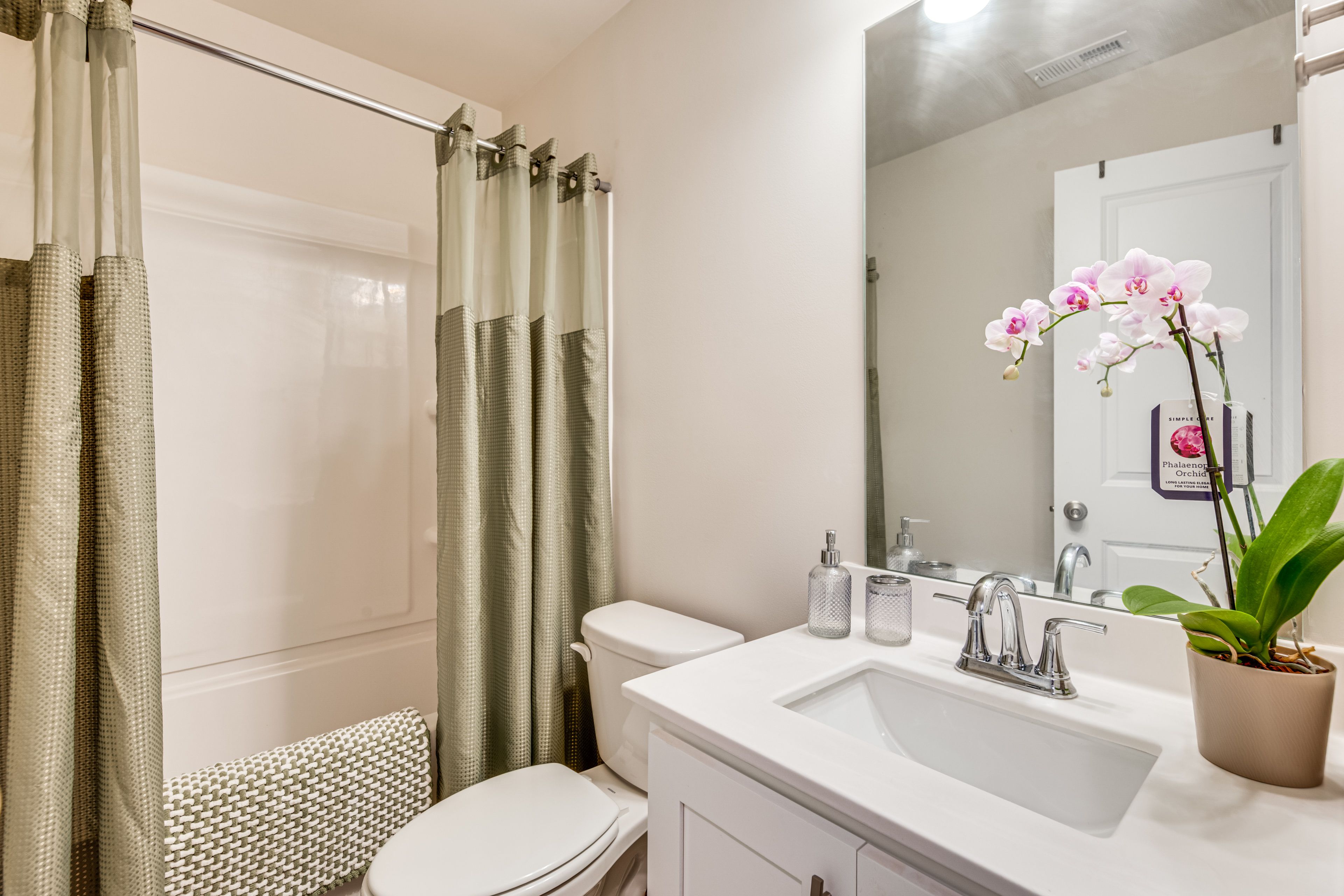 Bathroom | 2nd Floor