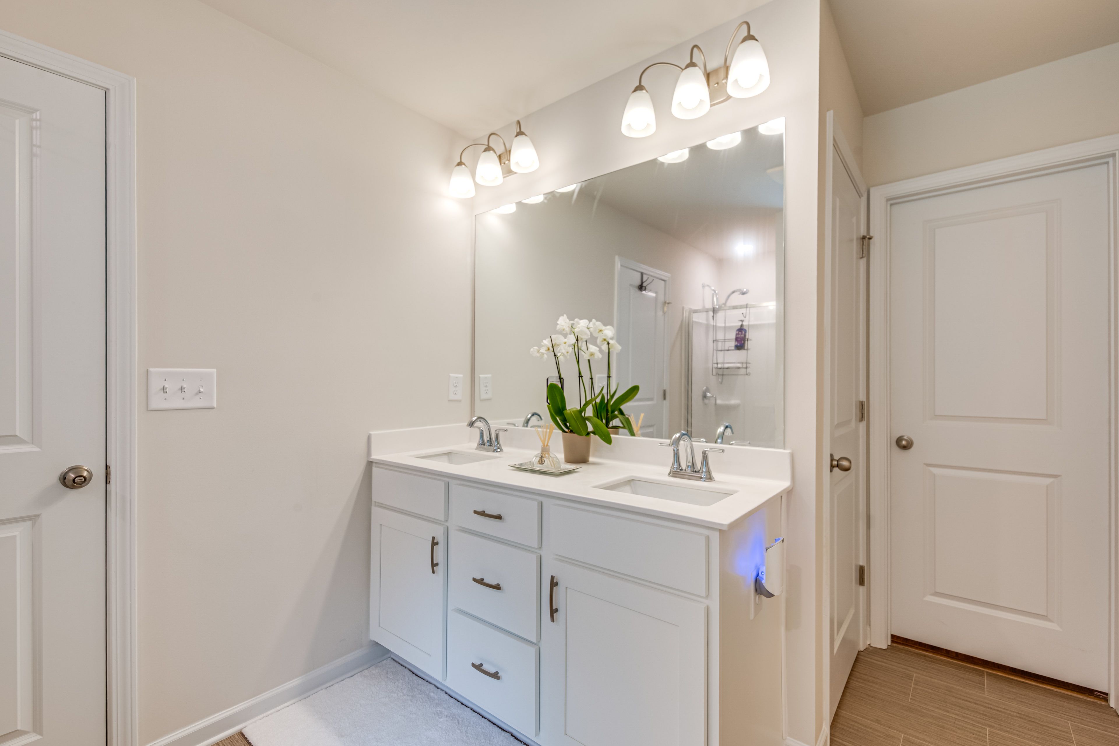 Bathroom | Shower | Bathtub | 2nd Floor