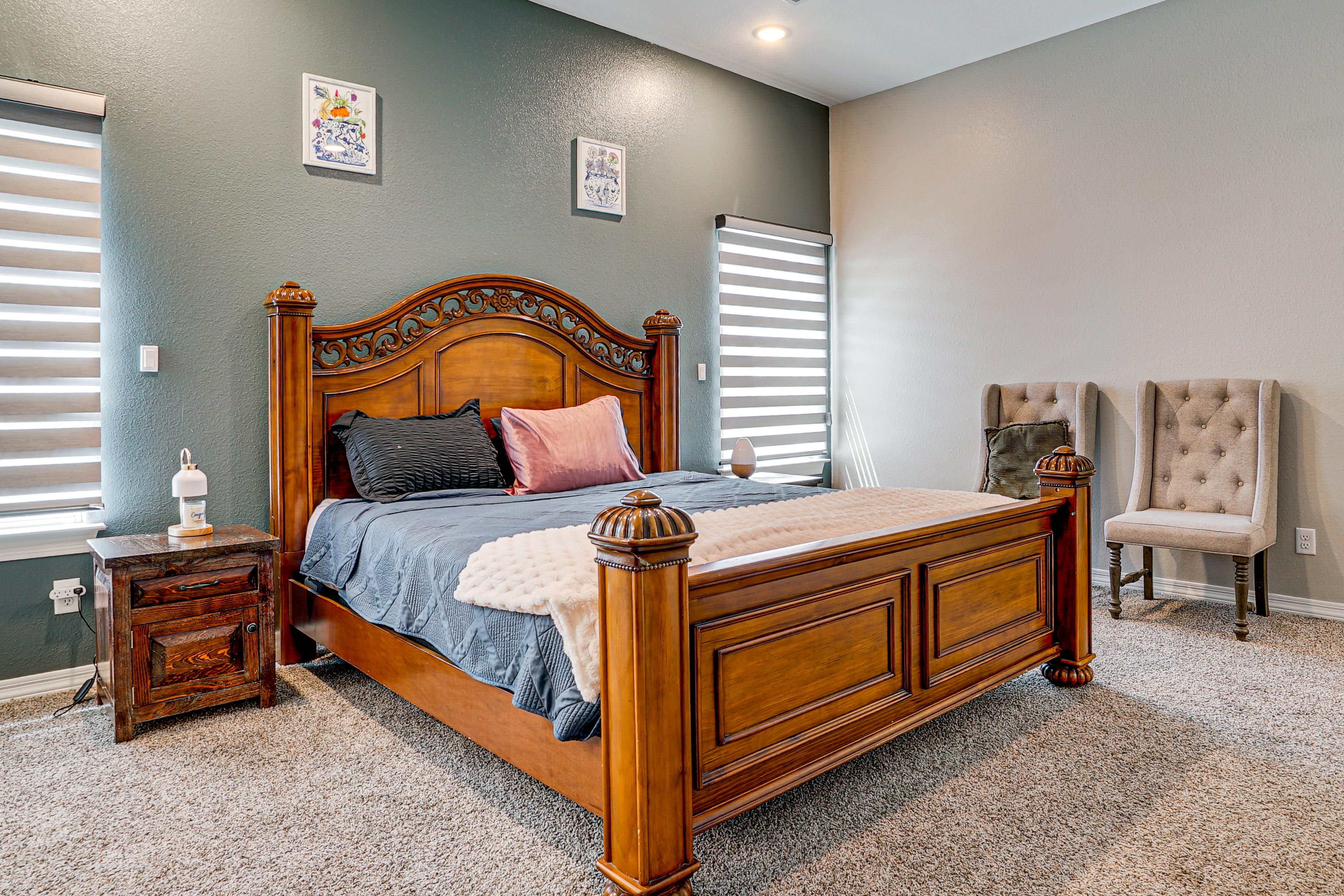 Bedroom 1 | King Bed