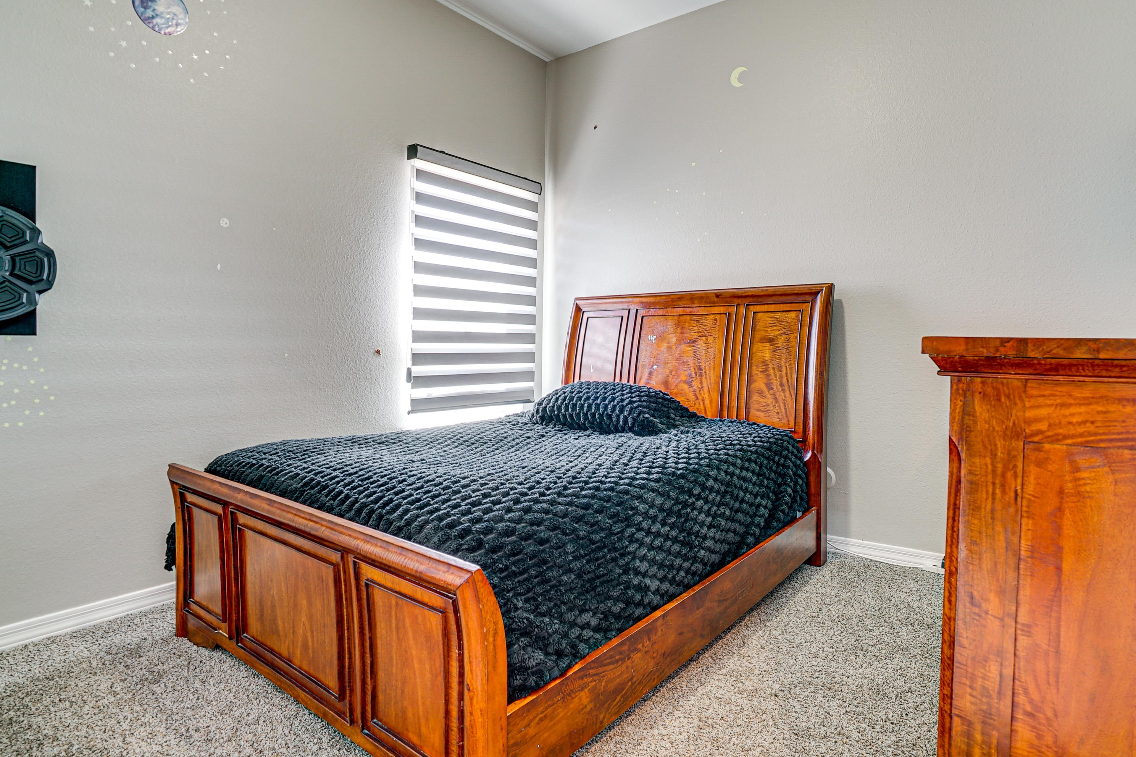 Bedroom 2 | Queen Bed