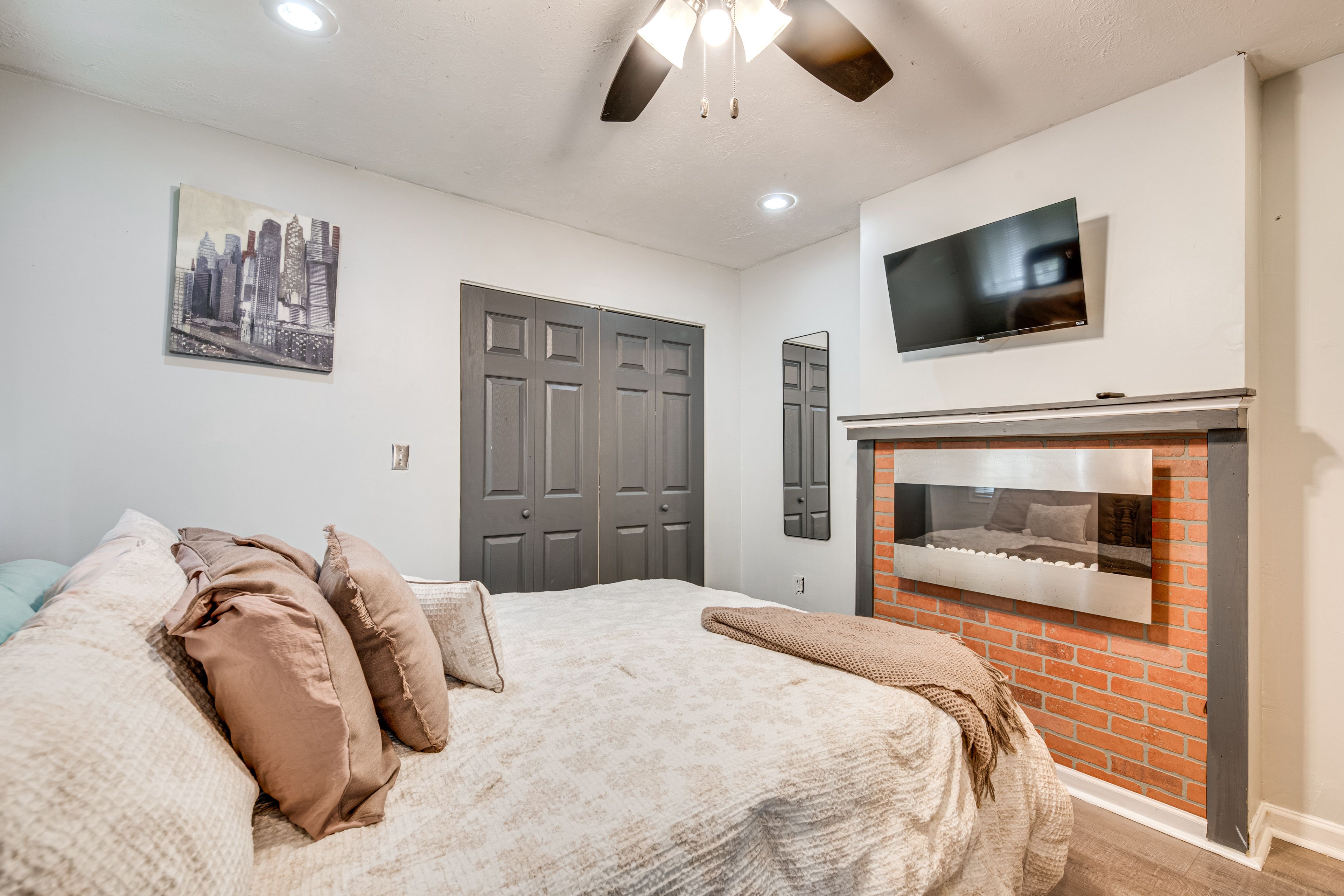 Bedroom 1 | 1st Floor | Queen Bed