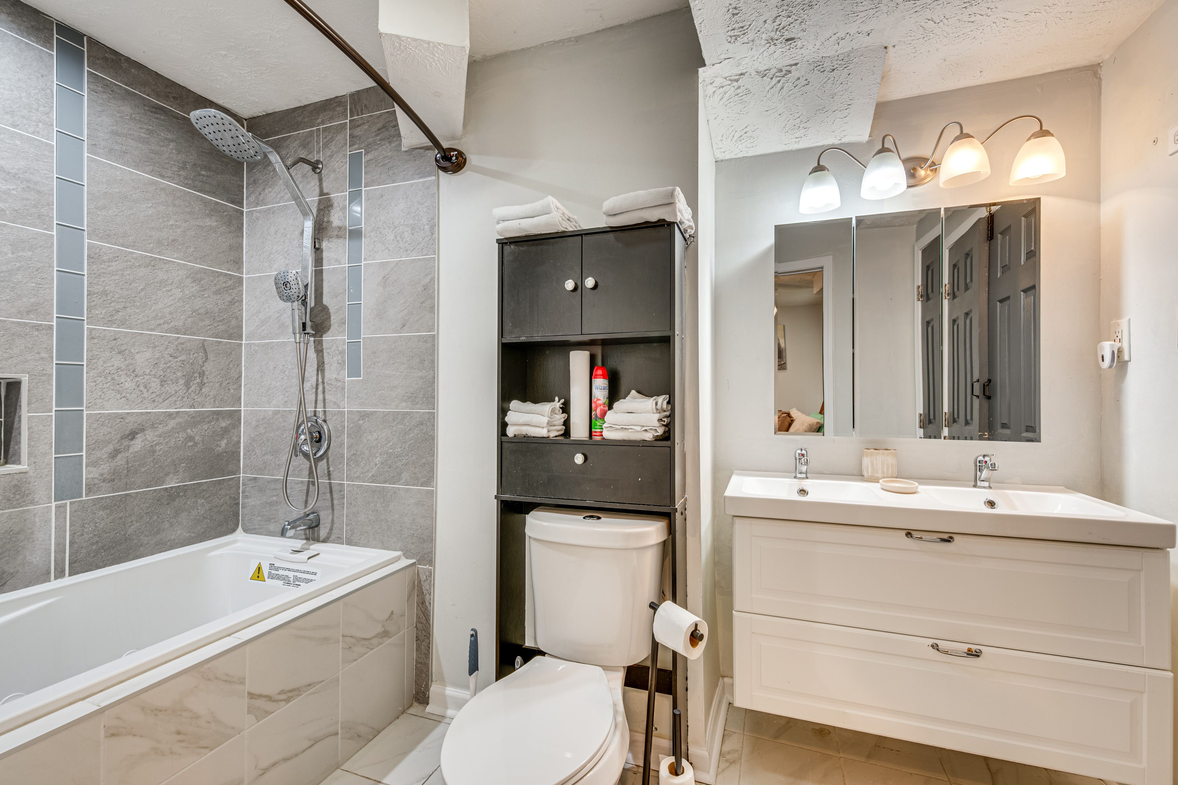 Full Bathroom | 1st Floor