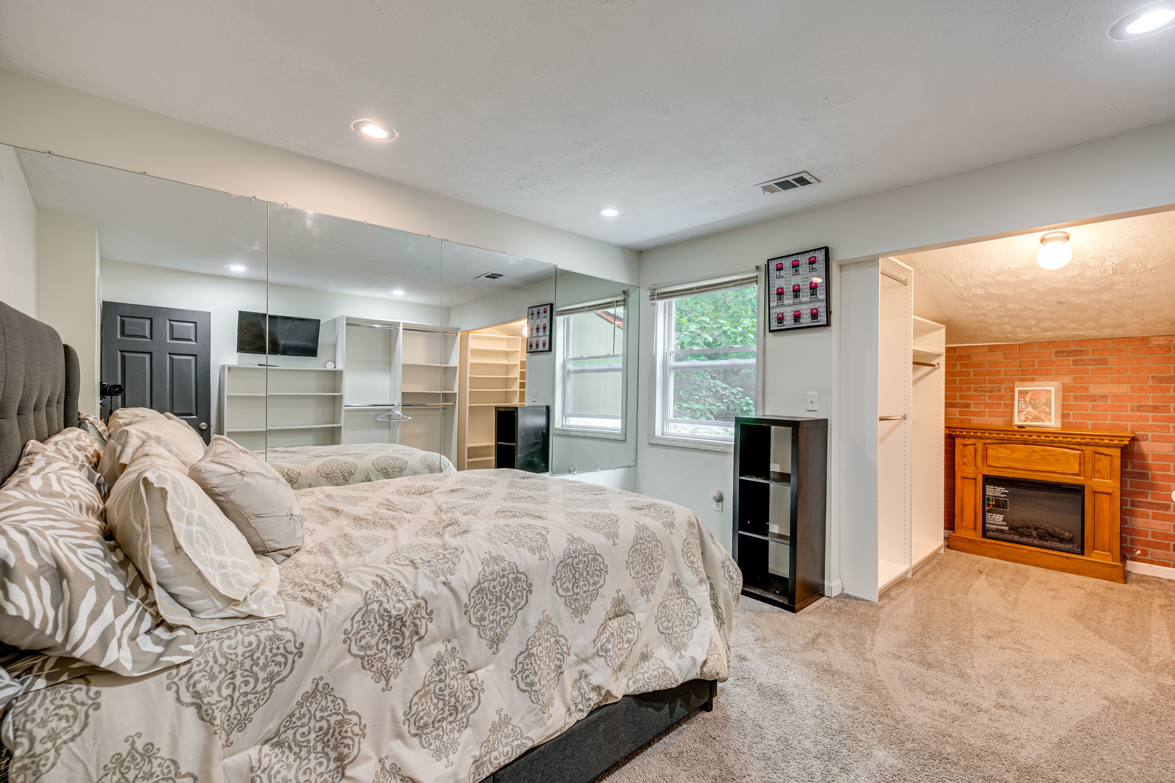 Bedroom 2 | 2nd Floor | Queen Bed