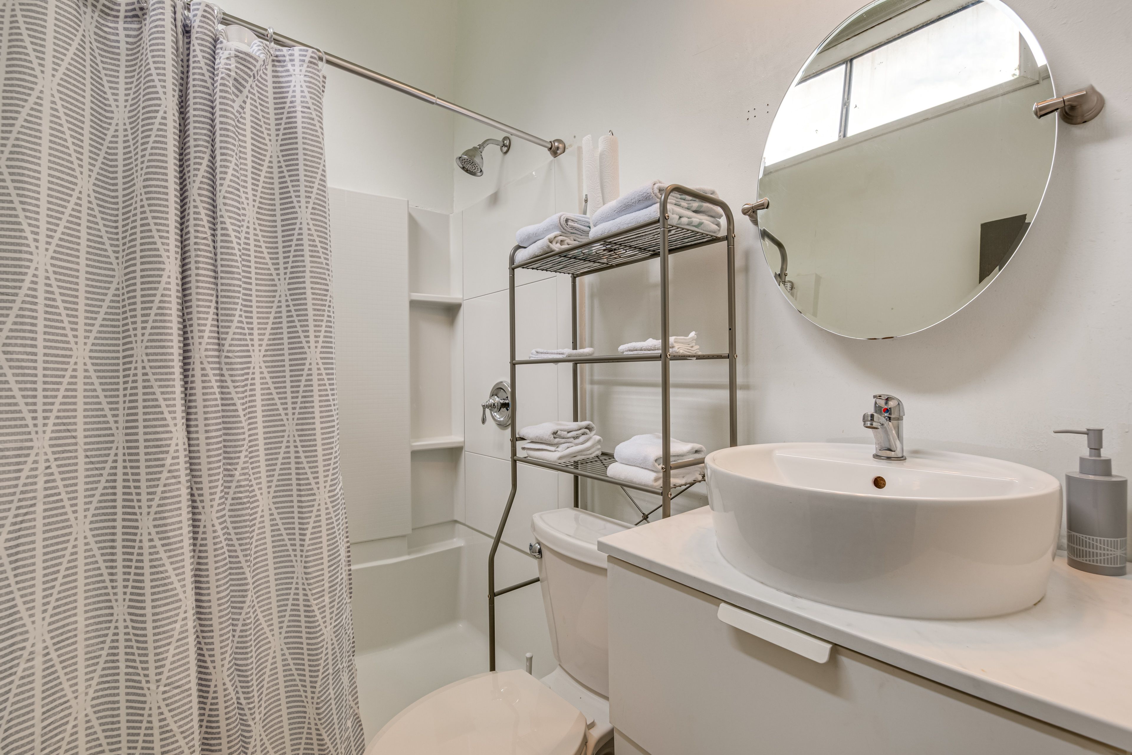 Full Bathroom | 2nd Floor