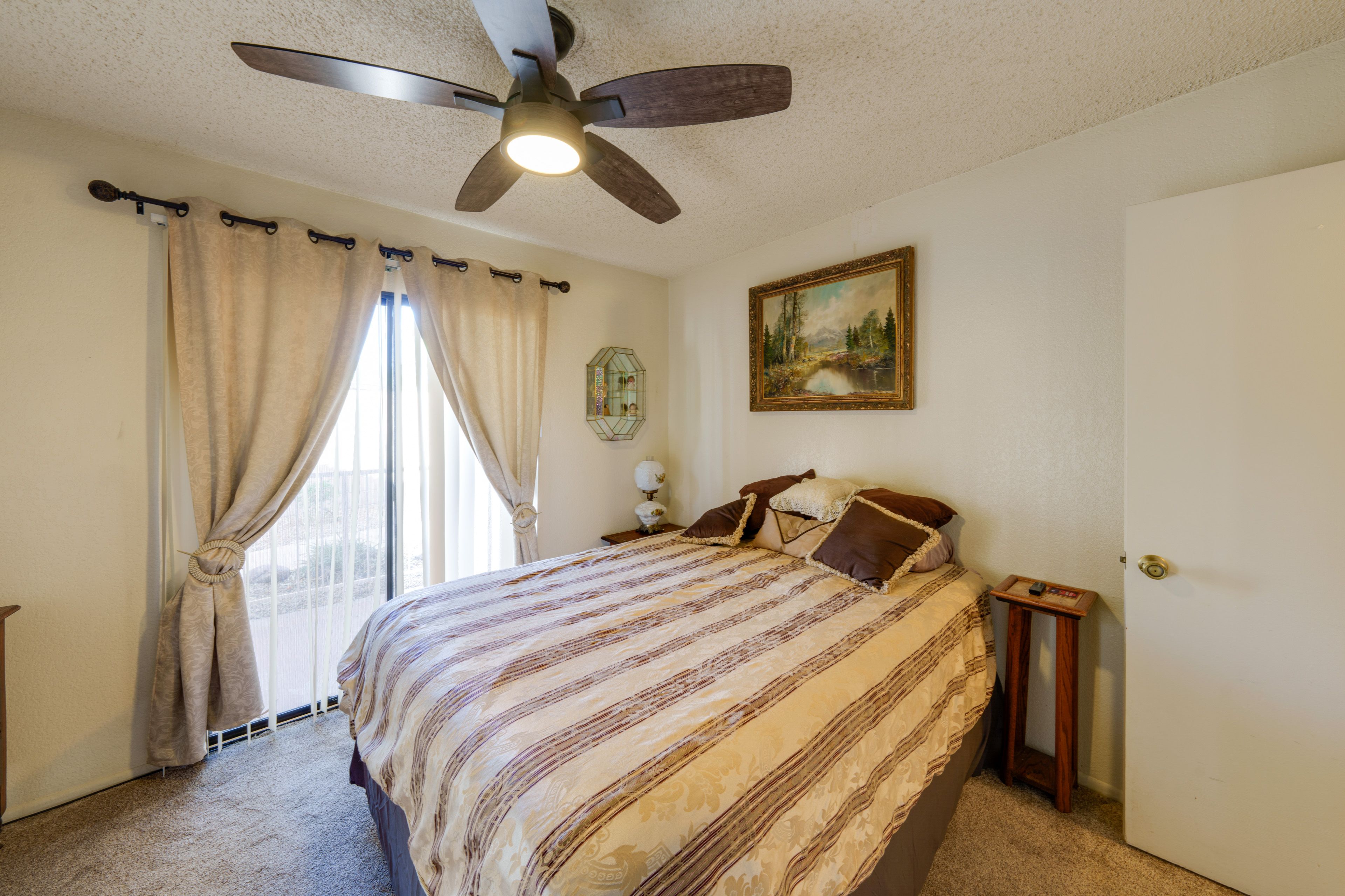Bedroom | Queen Bed