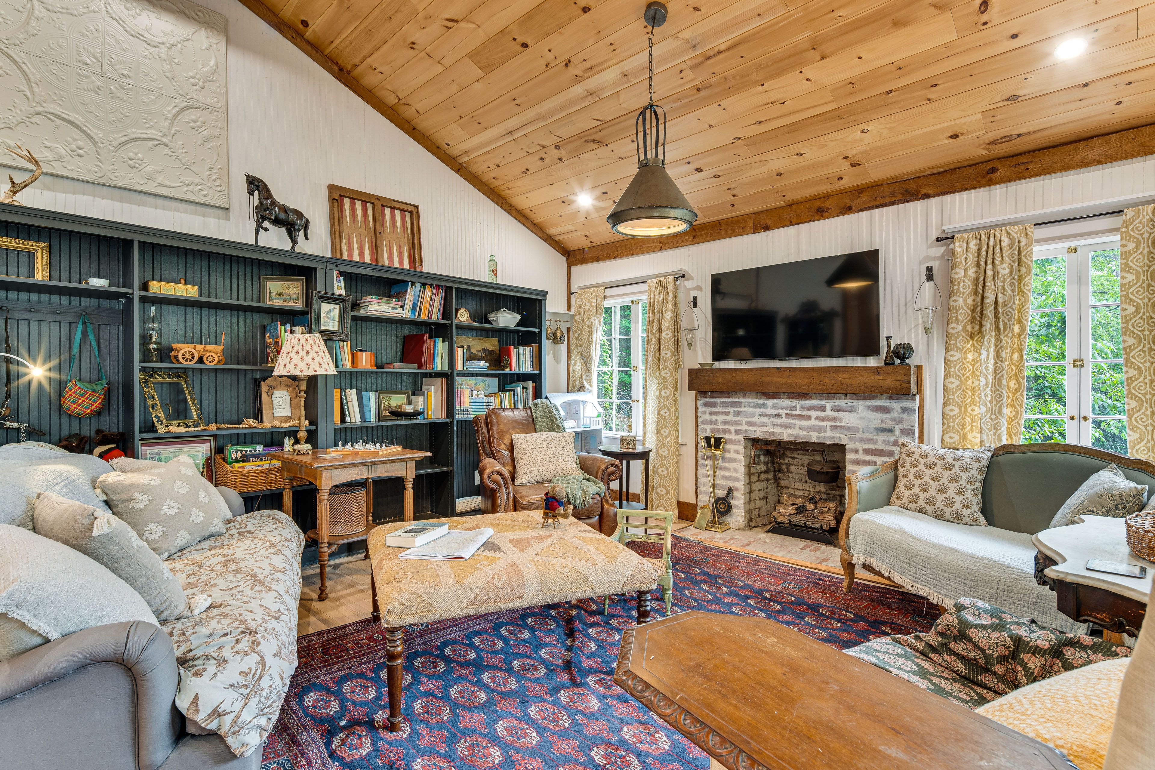 Living Area | Fireplace | Books | Board Games