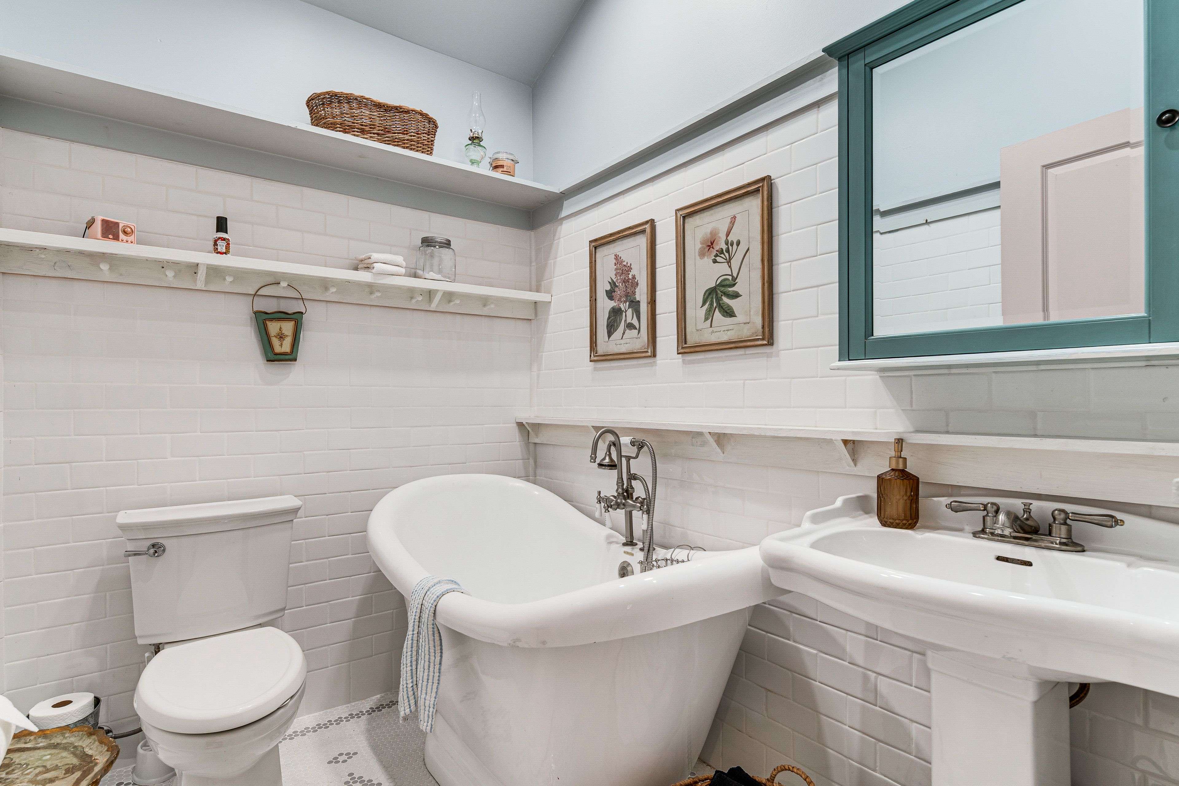 Full Bathroom